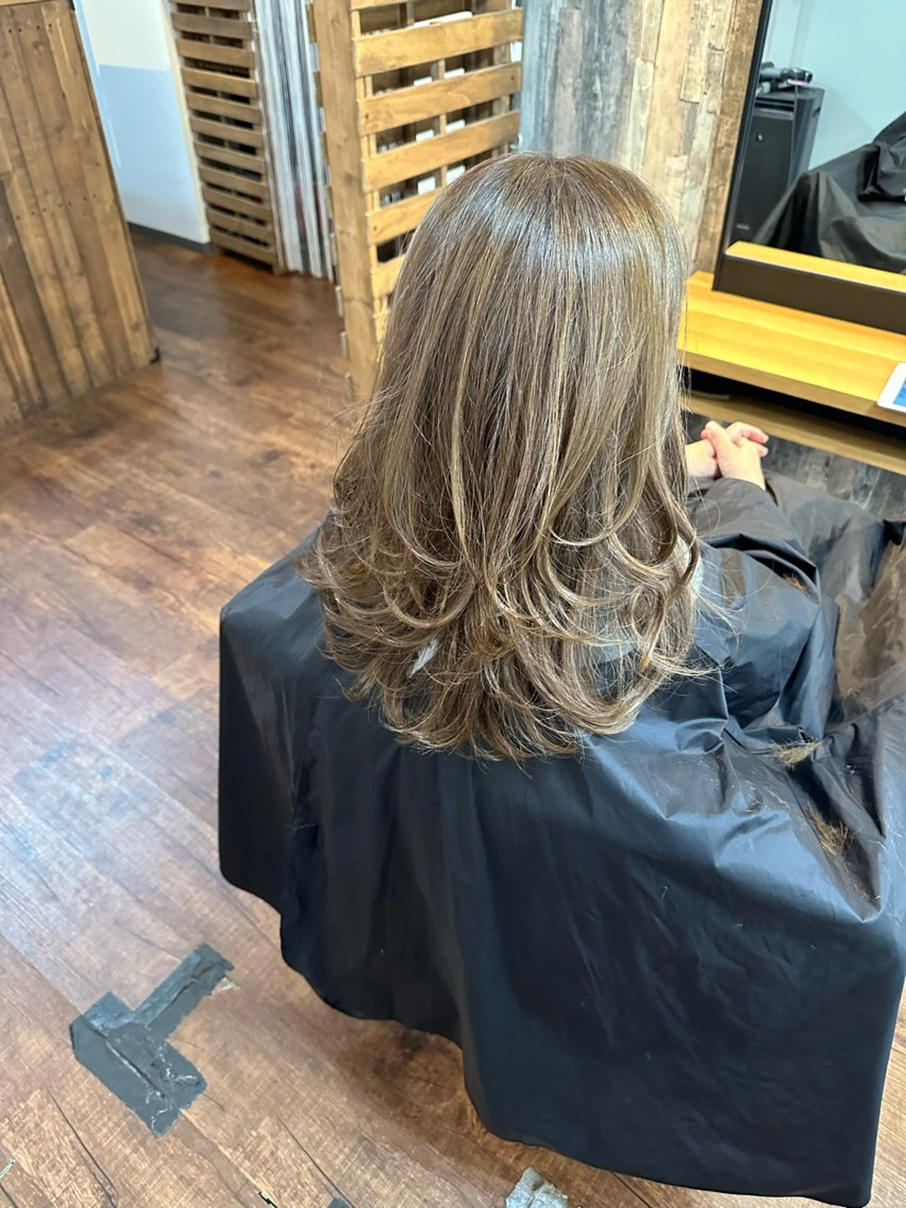 セミロング レイヤーカット カット ヘアカラー Luzir⭐︎ GEN⭐︎のヘアスタイル