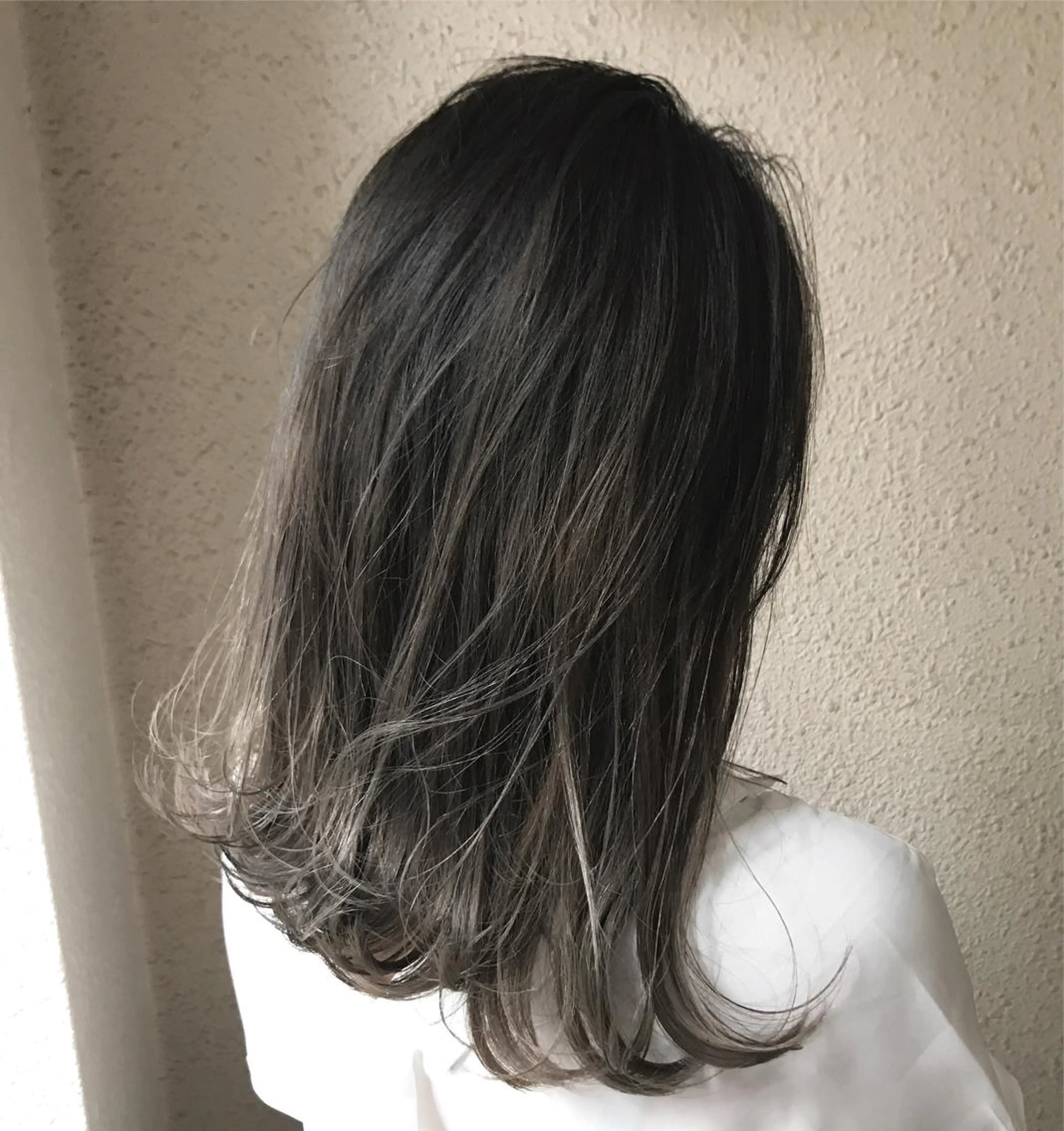 カラー ブリーチ グラデーションカラー グレージュ takumi Hのヘアスタイル