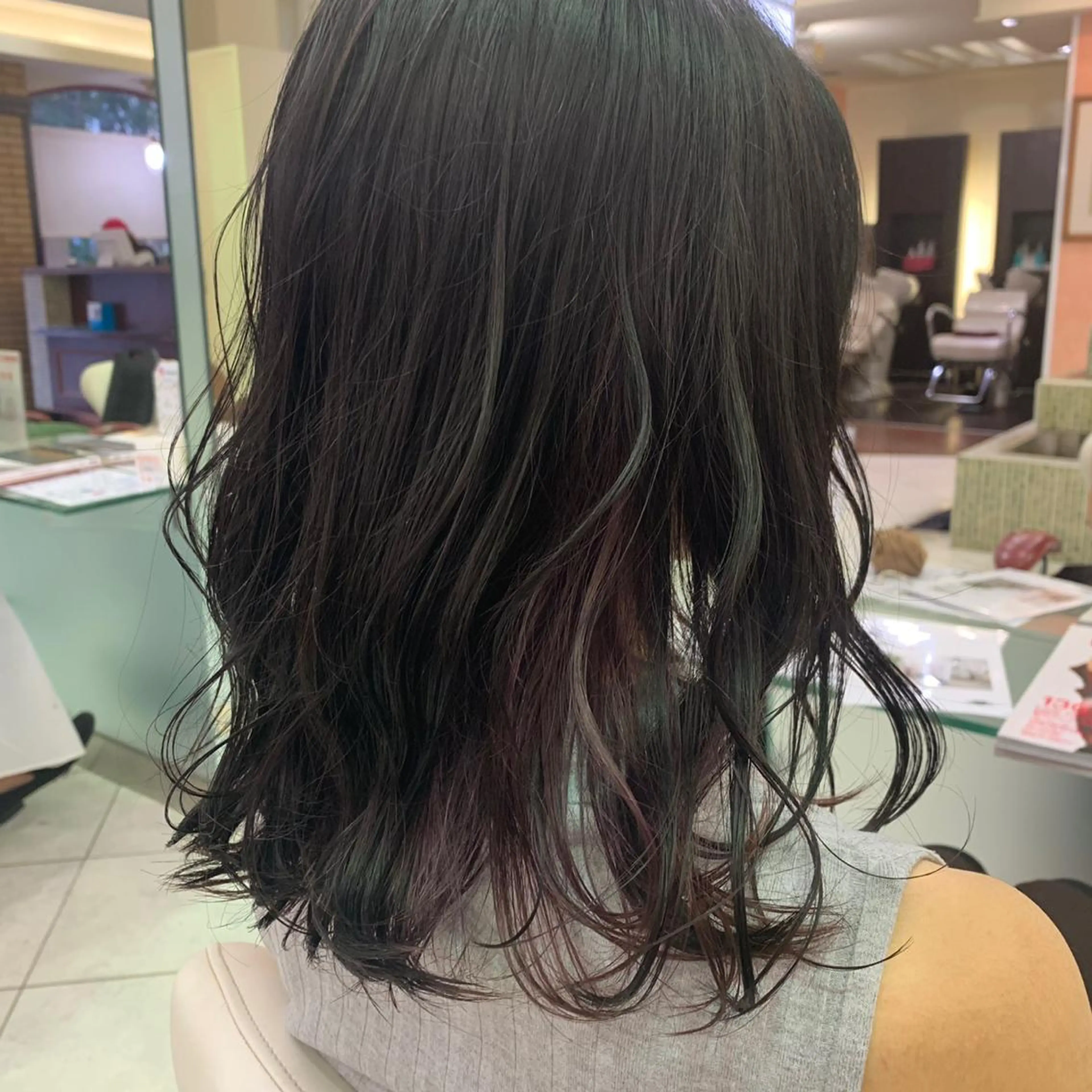 ミディアム カット ヘアカラー トリートメント 春日 力のヘアスタイル
