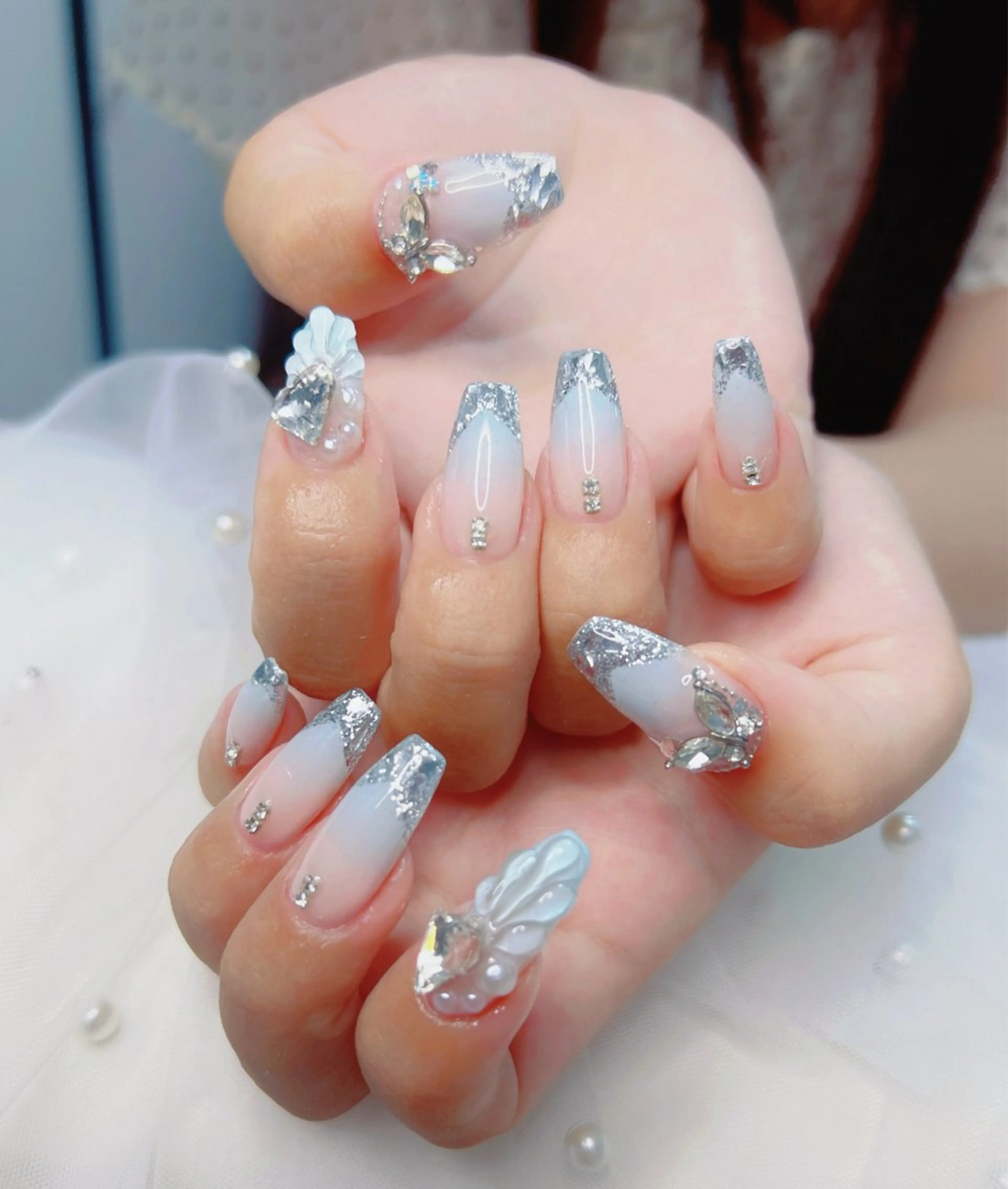 ネイル オーロラネイル 長さ出し フットネイル 韓国ネイル ラメ(グリッター) ハンドネイル 👍thumbs up nail👍のネイルデザイン