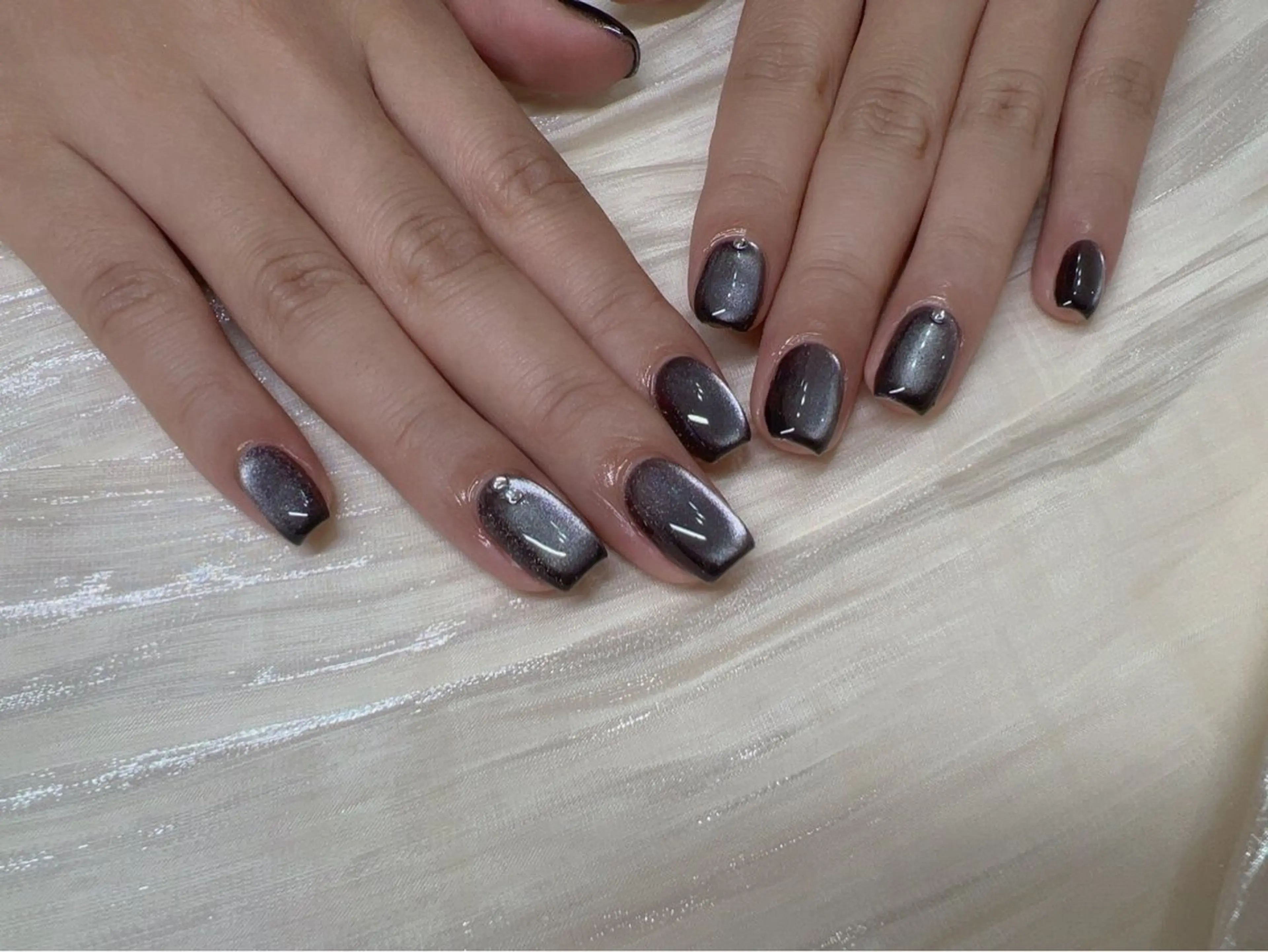 ネイル マグネットネイル ハンドネイル L&Y Nail salonのネイルデザイン