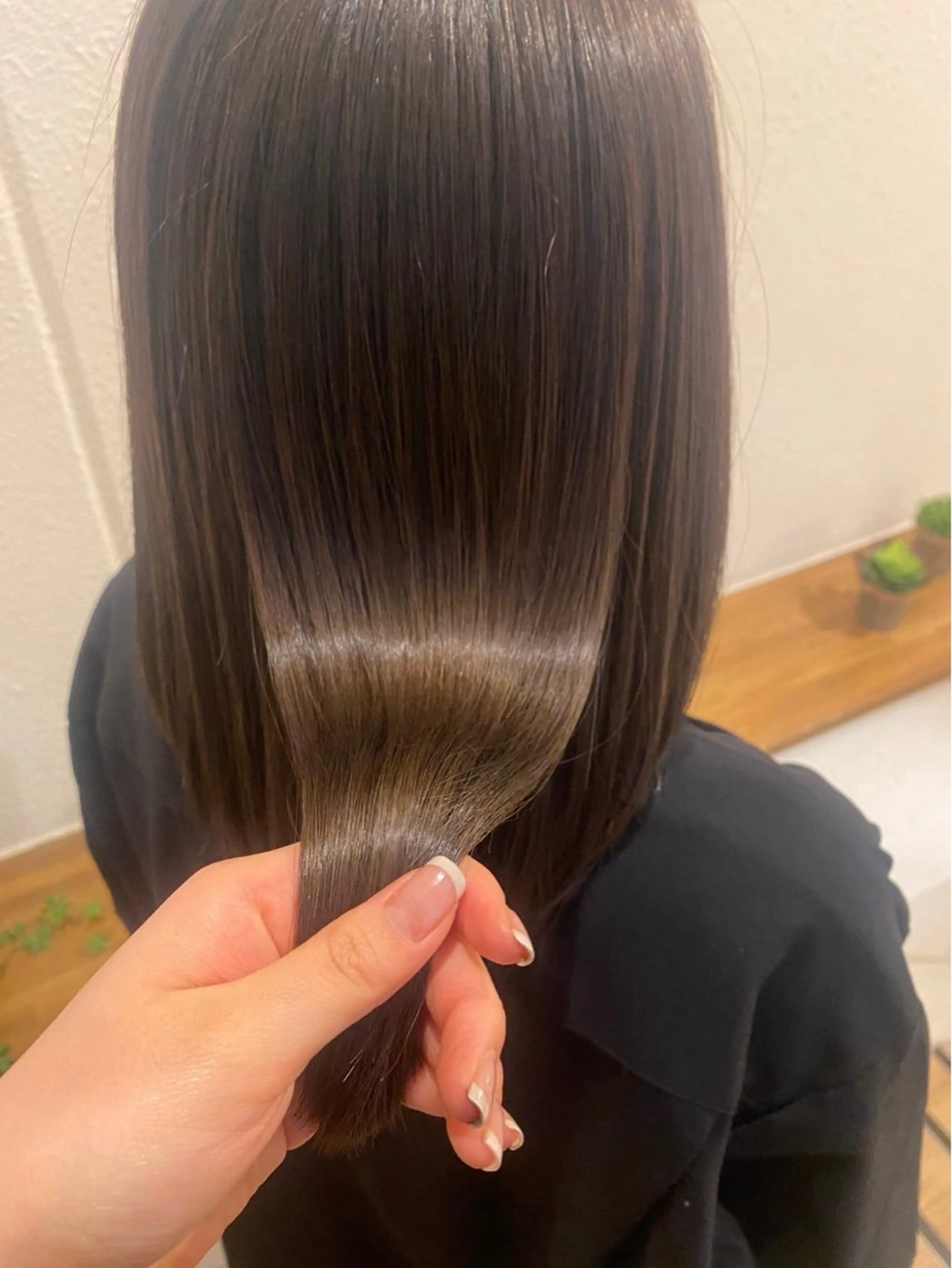 セミロング カラー 新岡 萌乃のヘアスタイル