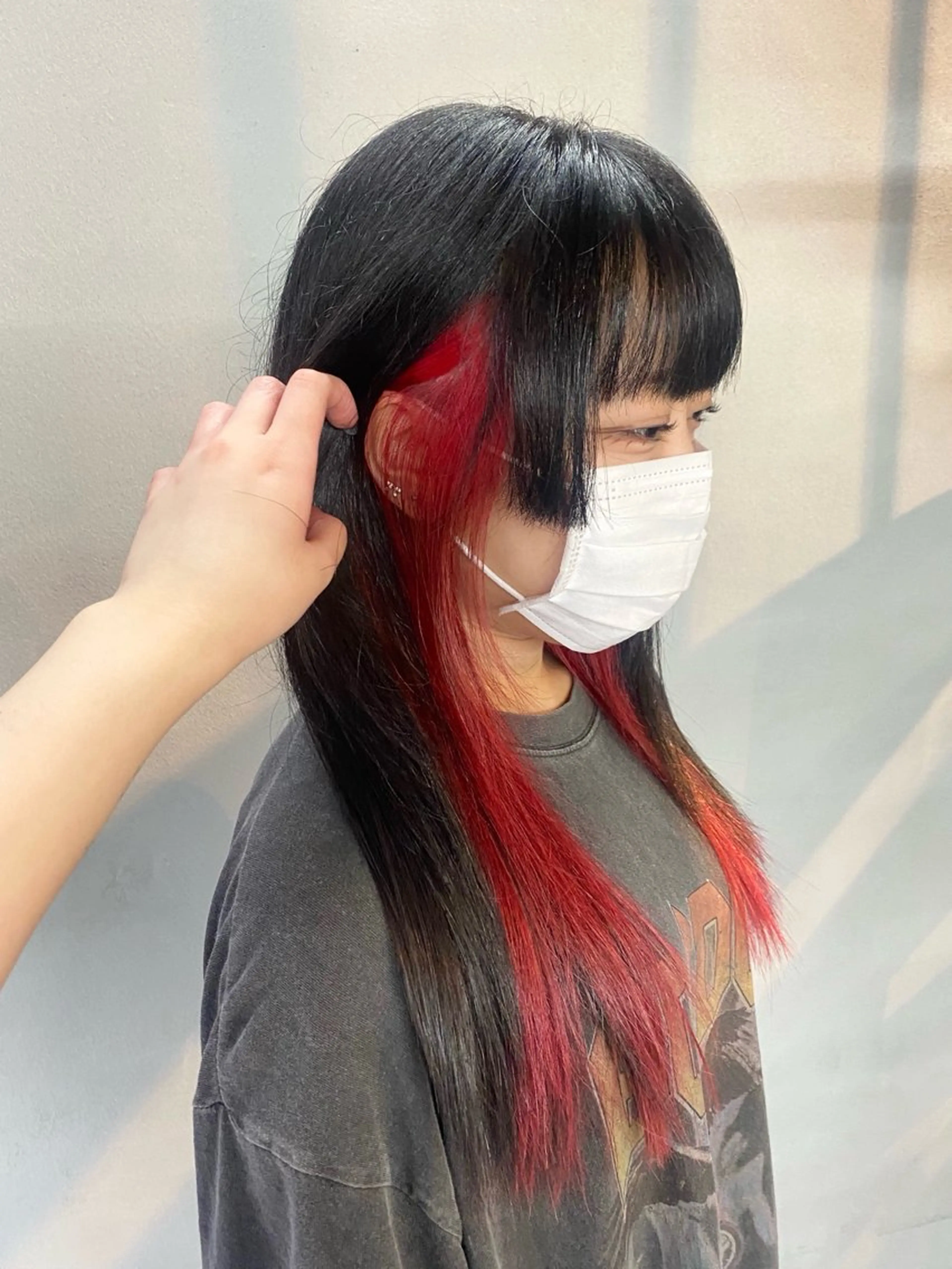 ロング カラー 黒髪 ブリーチ デザインカラー イヤリングカラー インナーカラー 柏 デザインカラー/ レイヤー🐣シオリのヘアスタイル