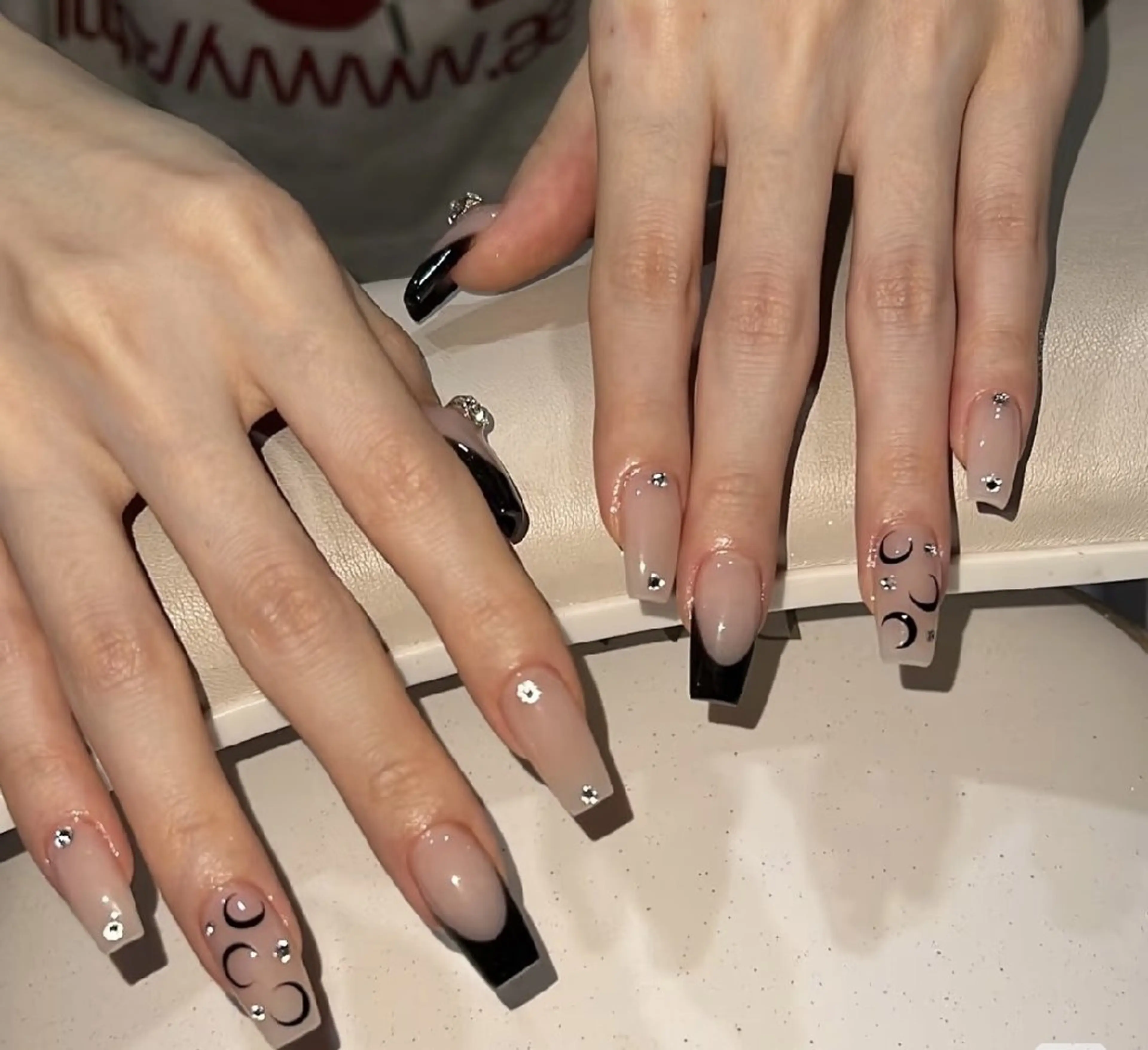 ネイル チークネイル フレンチネイル ジェルネイル ガーリー キラキラネイル ハンドネイル UM Nail Salonのネイルデザイン