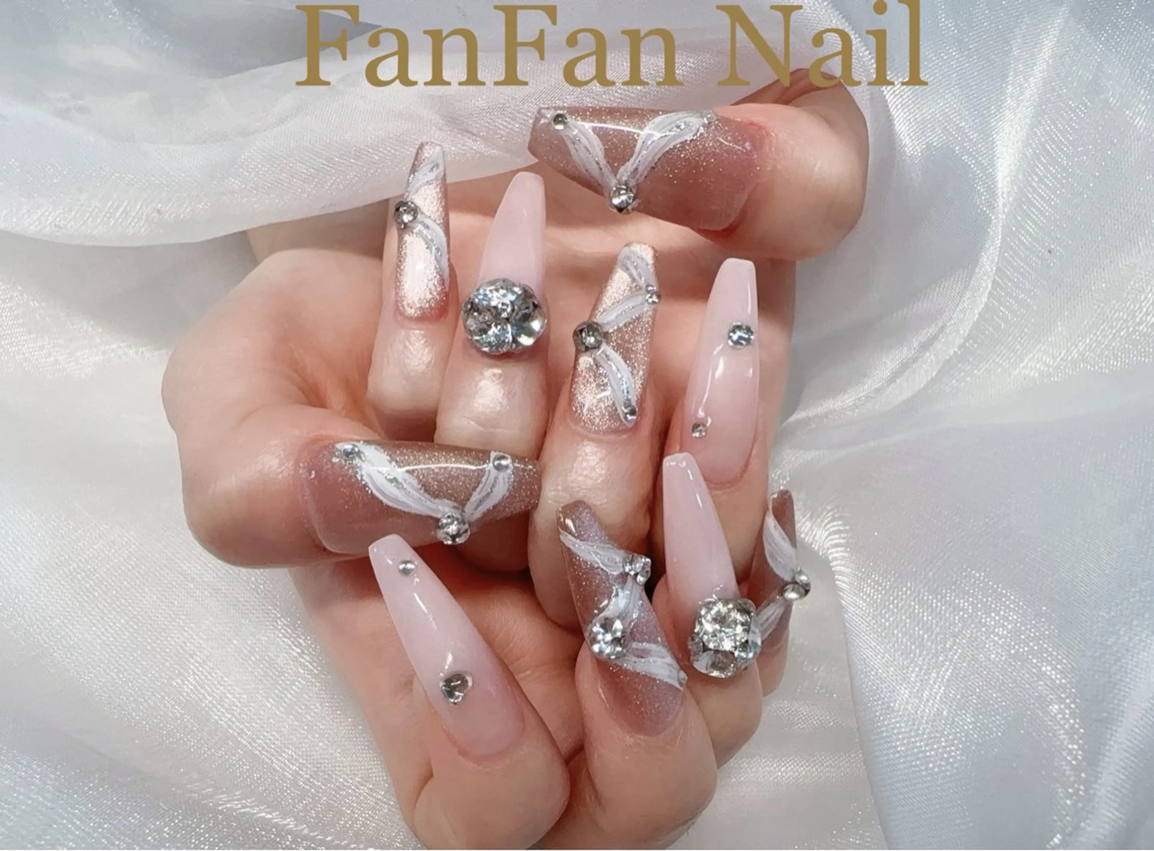 ネイル アートネイル オーロラネイル ガーリー キラキラネイル 韓国ネイル ハンドネイル KaKa FanFanNailのネイルデザイン