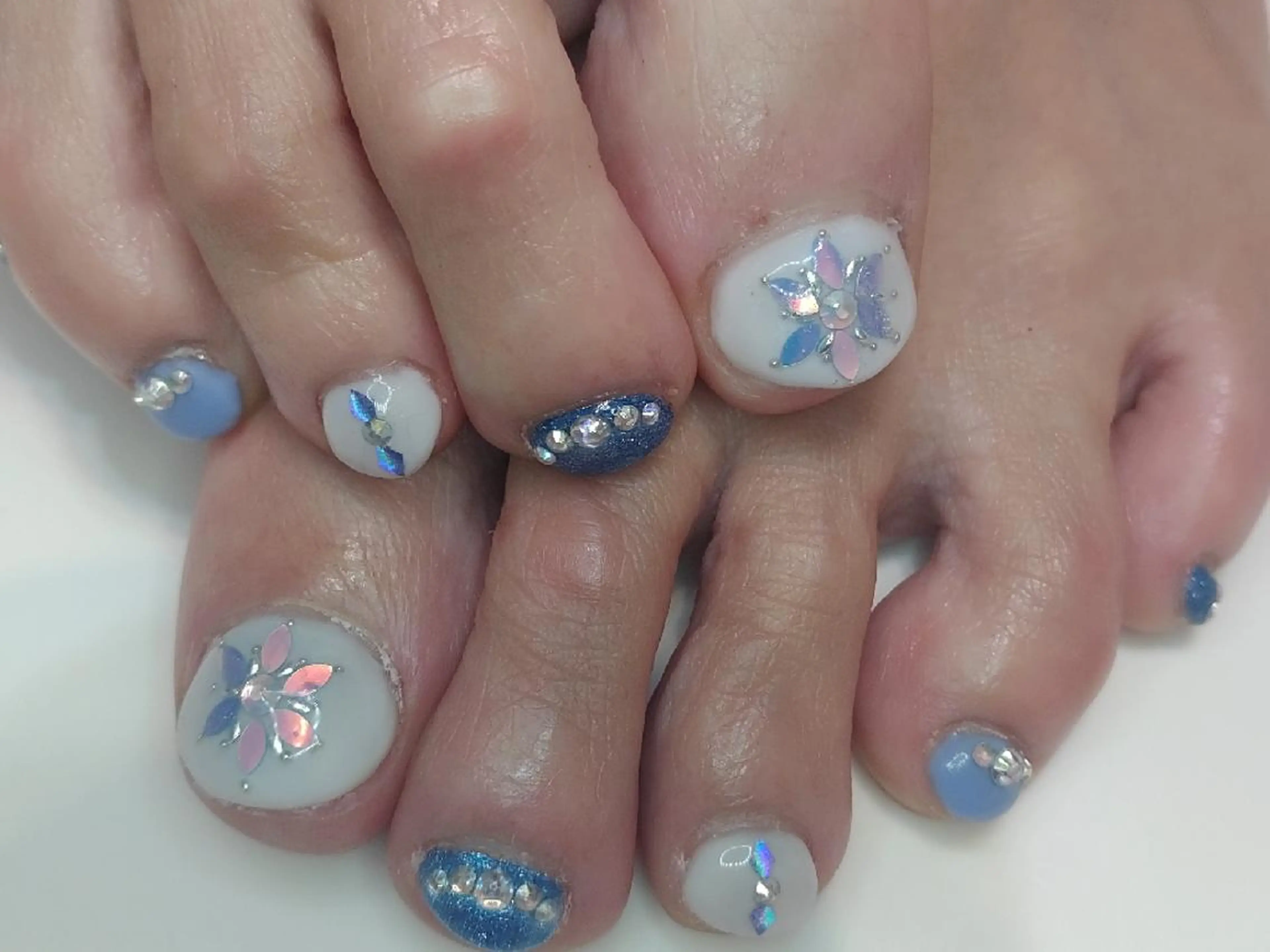 ネイル エステとネイル ローズコンフォートのネイルデザイン