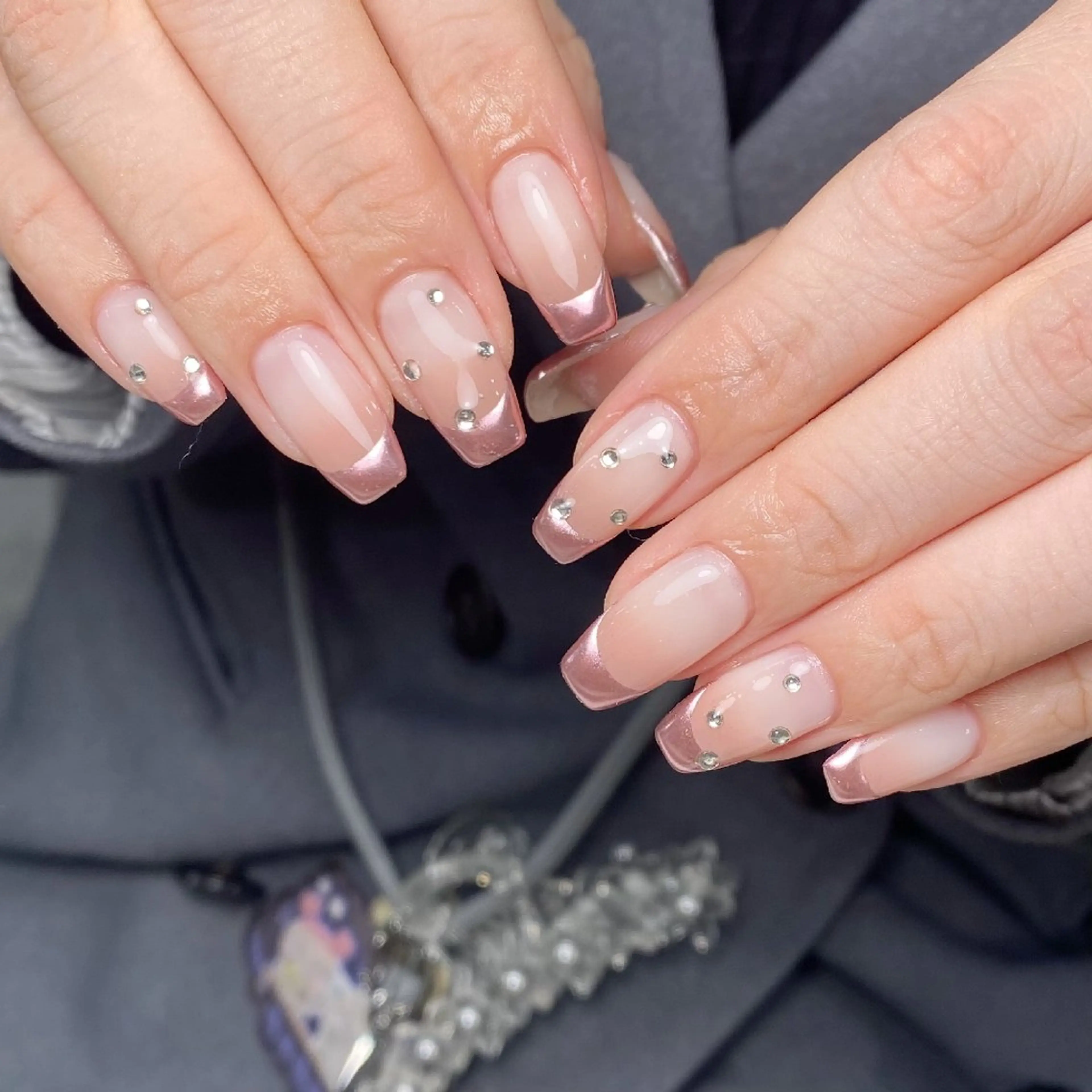 ネイル チークネイル フレンチネイル ジェルネイル ガーリー キラキラネイル ハンドネイル UM Nail Salonのネイルデザイン