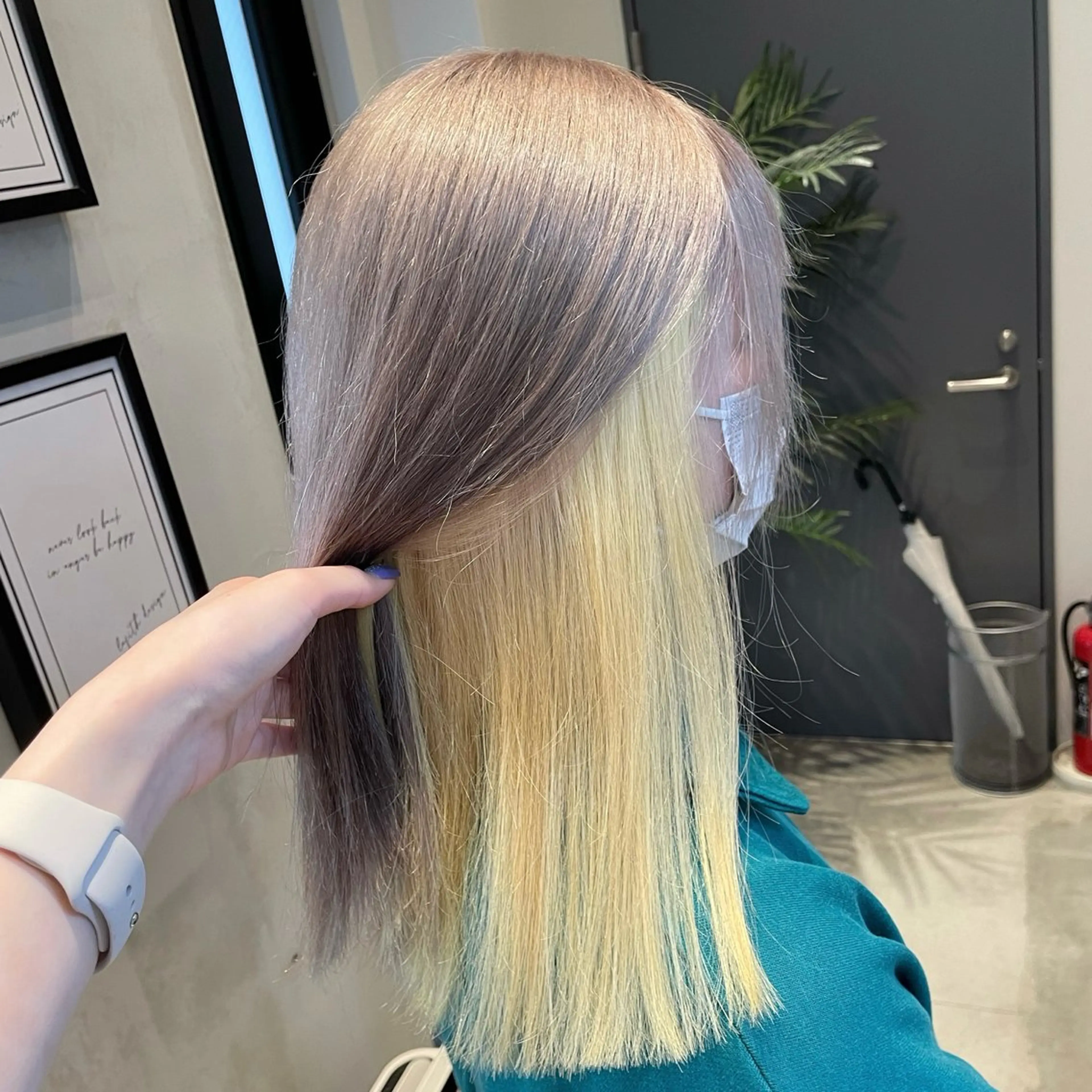 セミロング カラー ベージュカラー シルバー シルバーベージュ イエローカラー 🤍haruna 🤍SUIのヘアスタイル