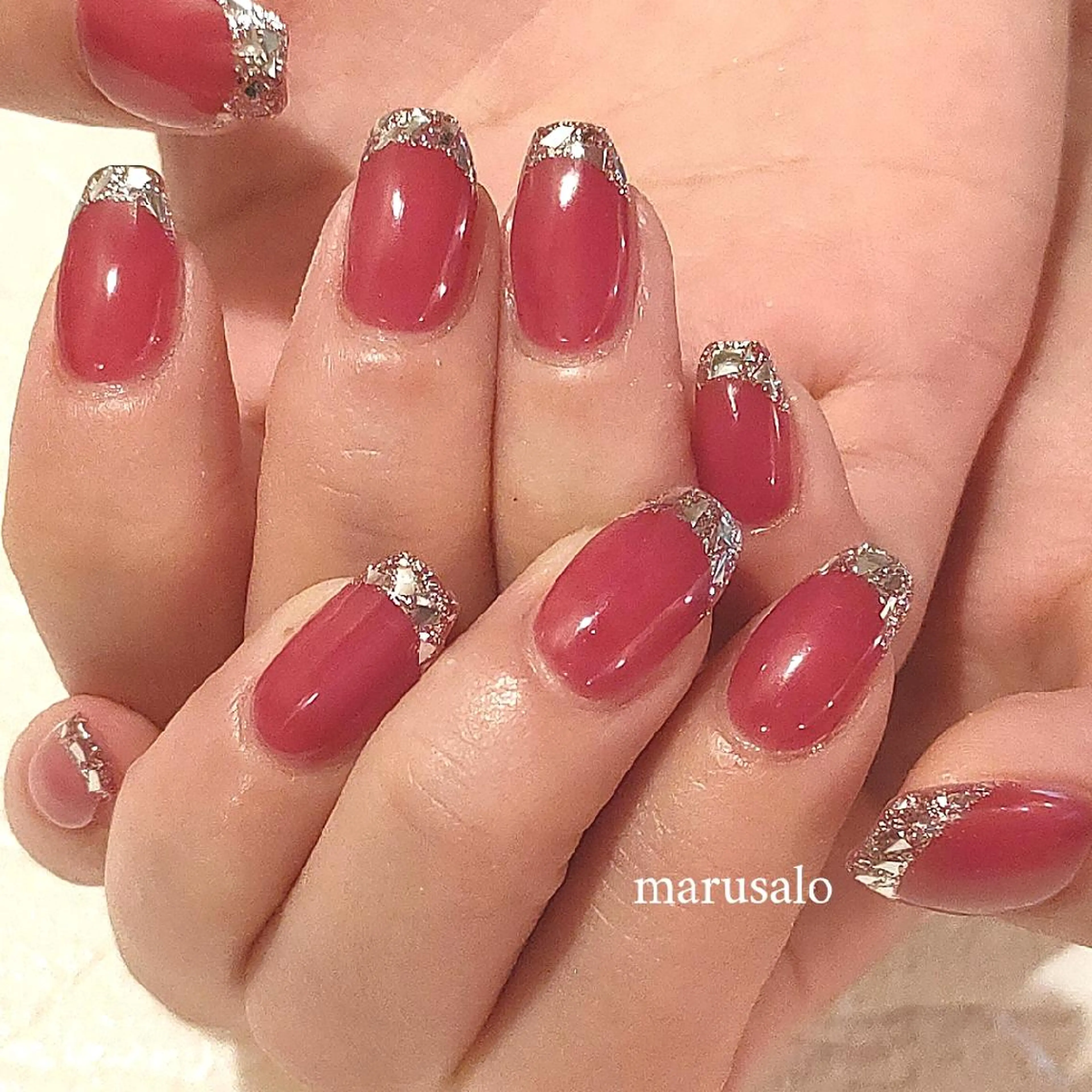 ネイル フレンチネイル ガラスフレンチ キラキラネイル 赤色 冬ネイル ハンドネイル marusalo nailのネイルデザイン