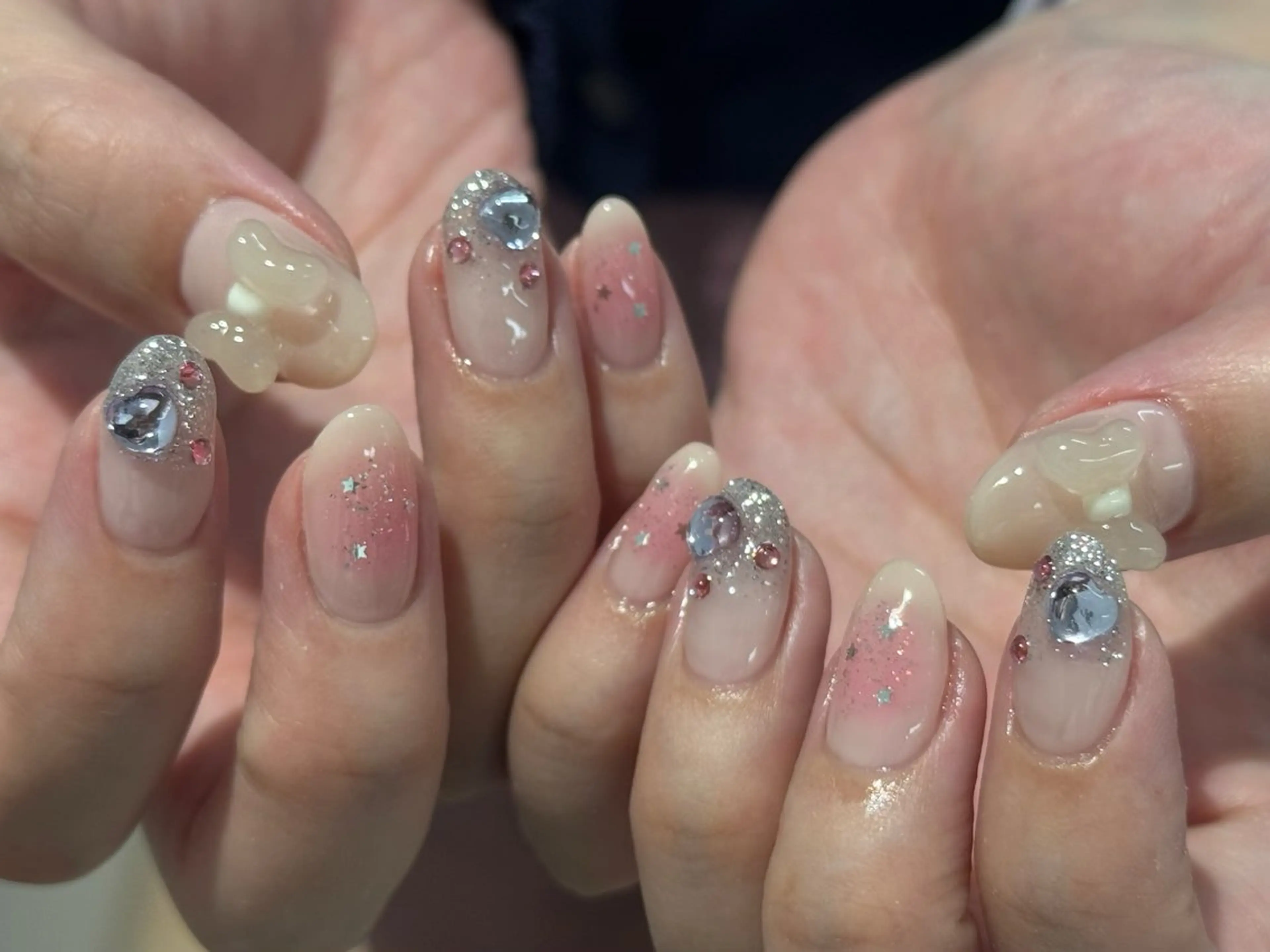 ネイル チークネイル フレンチネイル 韓国ネイル マグネットネイル 持ち込み ハンドネイル Hi nail🎀 池袋kozueのネイルデザイン