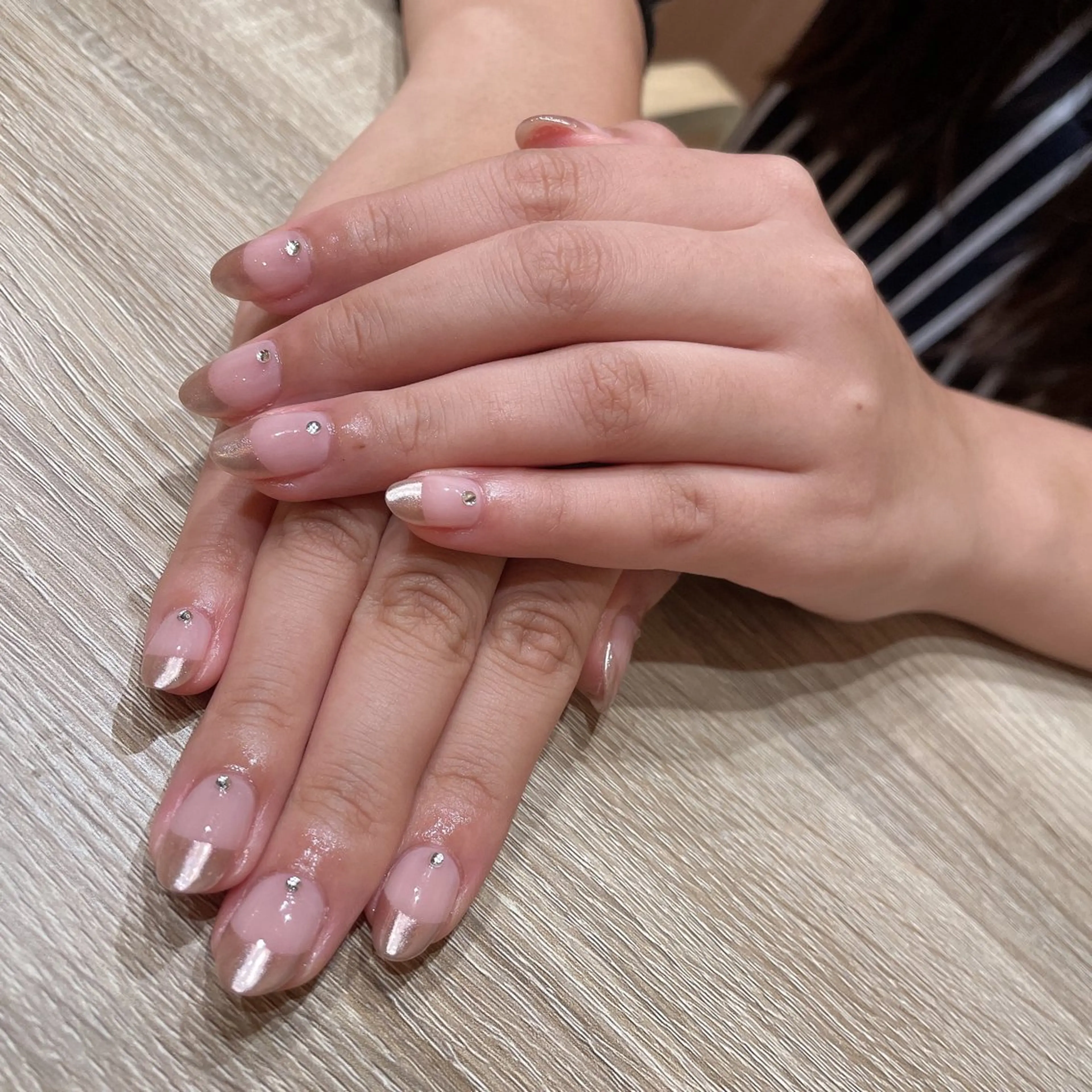 ネイル ストーンネイル liberté所属・liberté🫧 新小岩のネイルデザイン