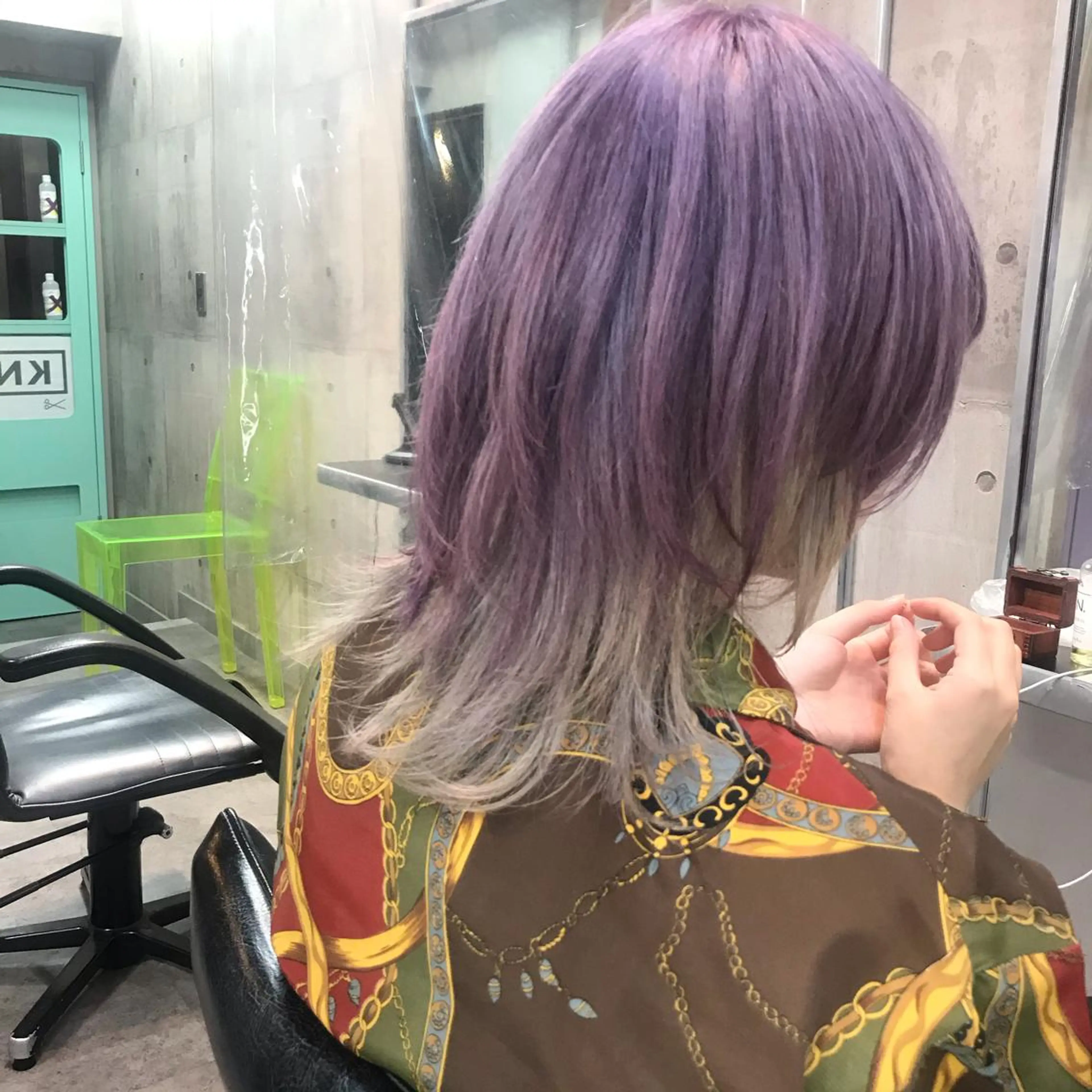 セミロング カラー ベージュカラー ラベンダーカラー ホワイトベージュ 卒業式のヘアスタイル ウルフカット ホワイト&レイヤーカ ットエクステ長畠俊輔のヘアスタイル