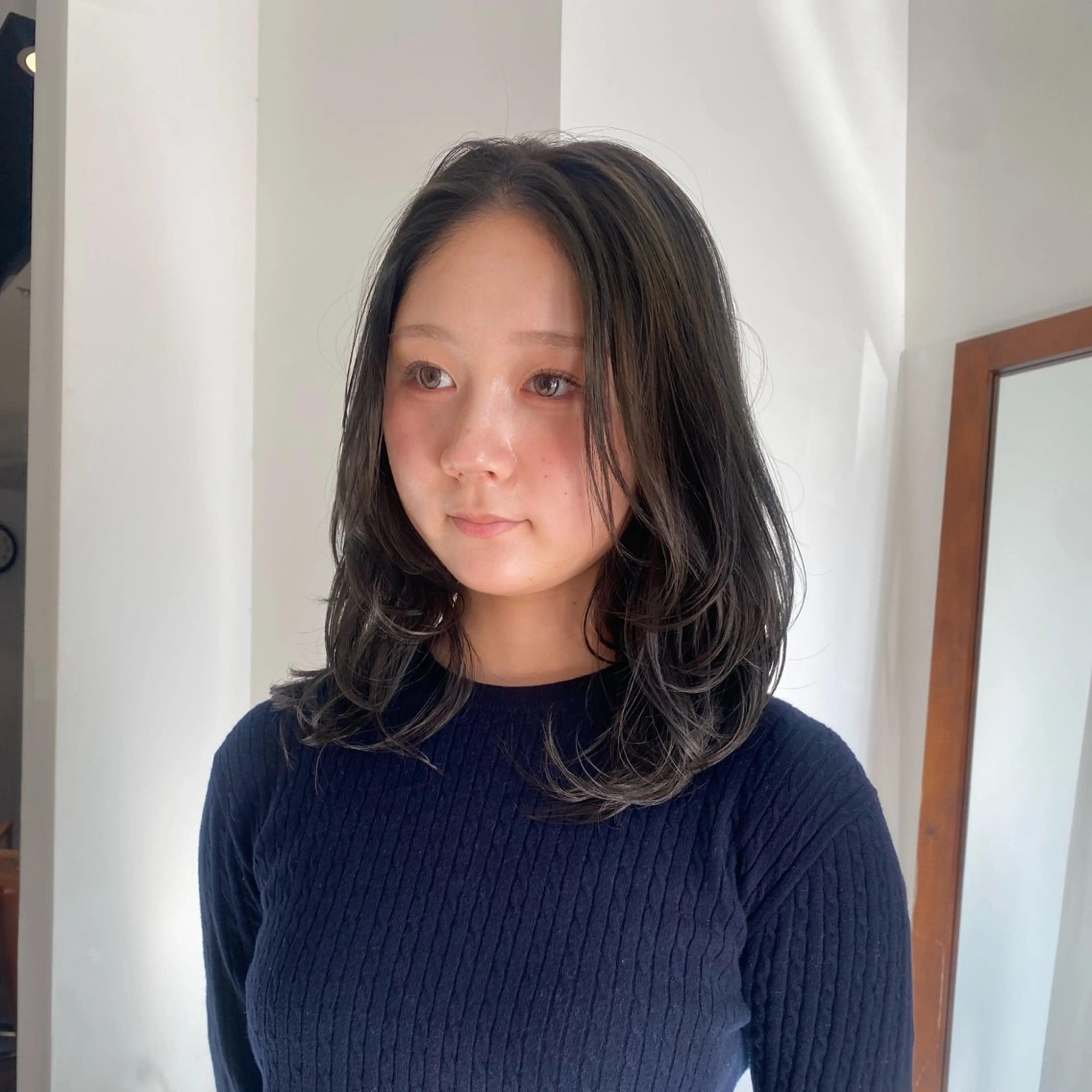 ミディアム ヘアカラー ササキ モモカ🦙💫のヘアスタイル