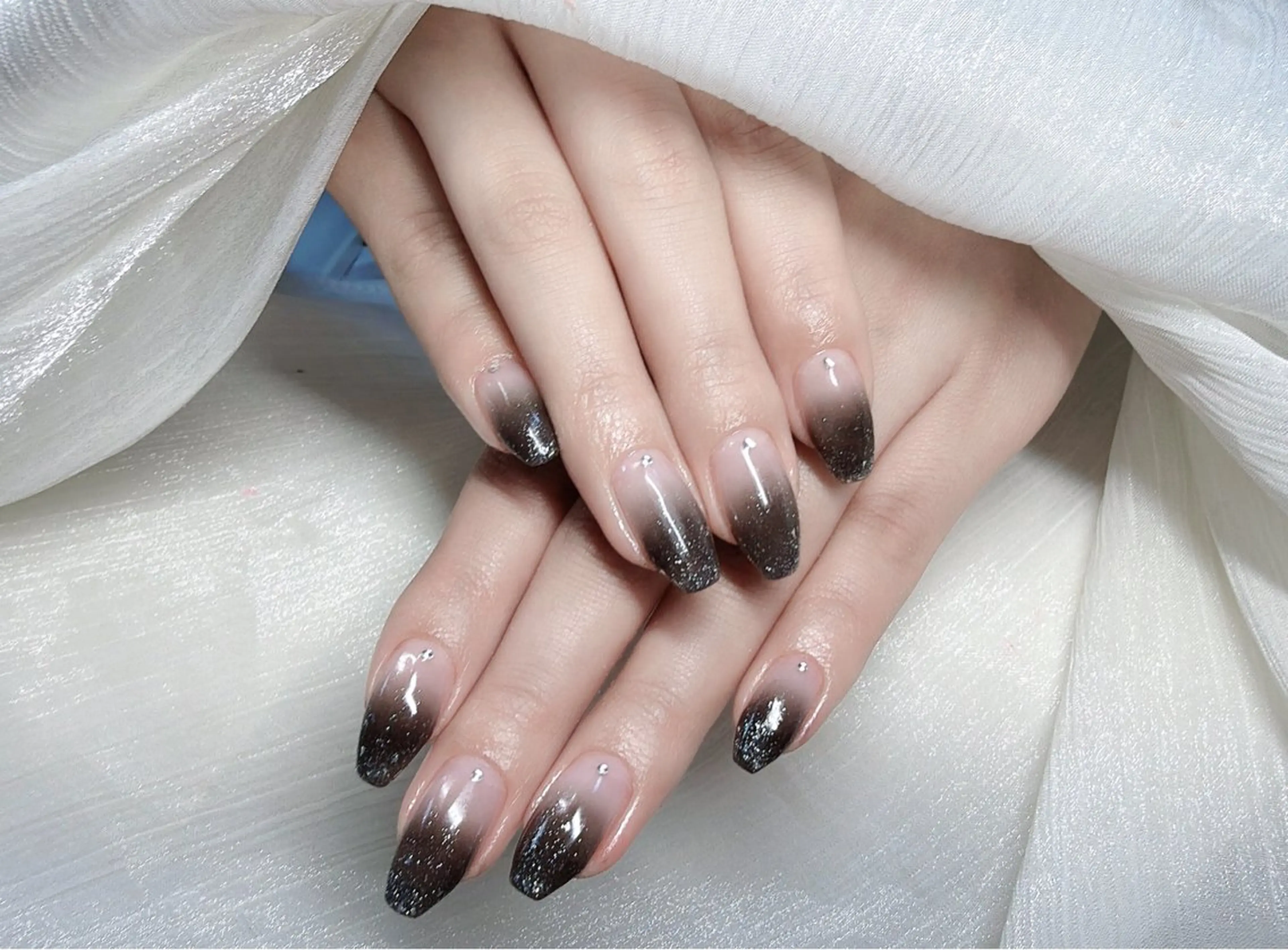 ネイル アートネイル オーロラネイル ガーリー キラキラネイル 韓国ネイル フットネイル Mio NailsalonUのネイルデザイン