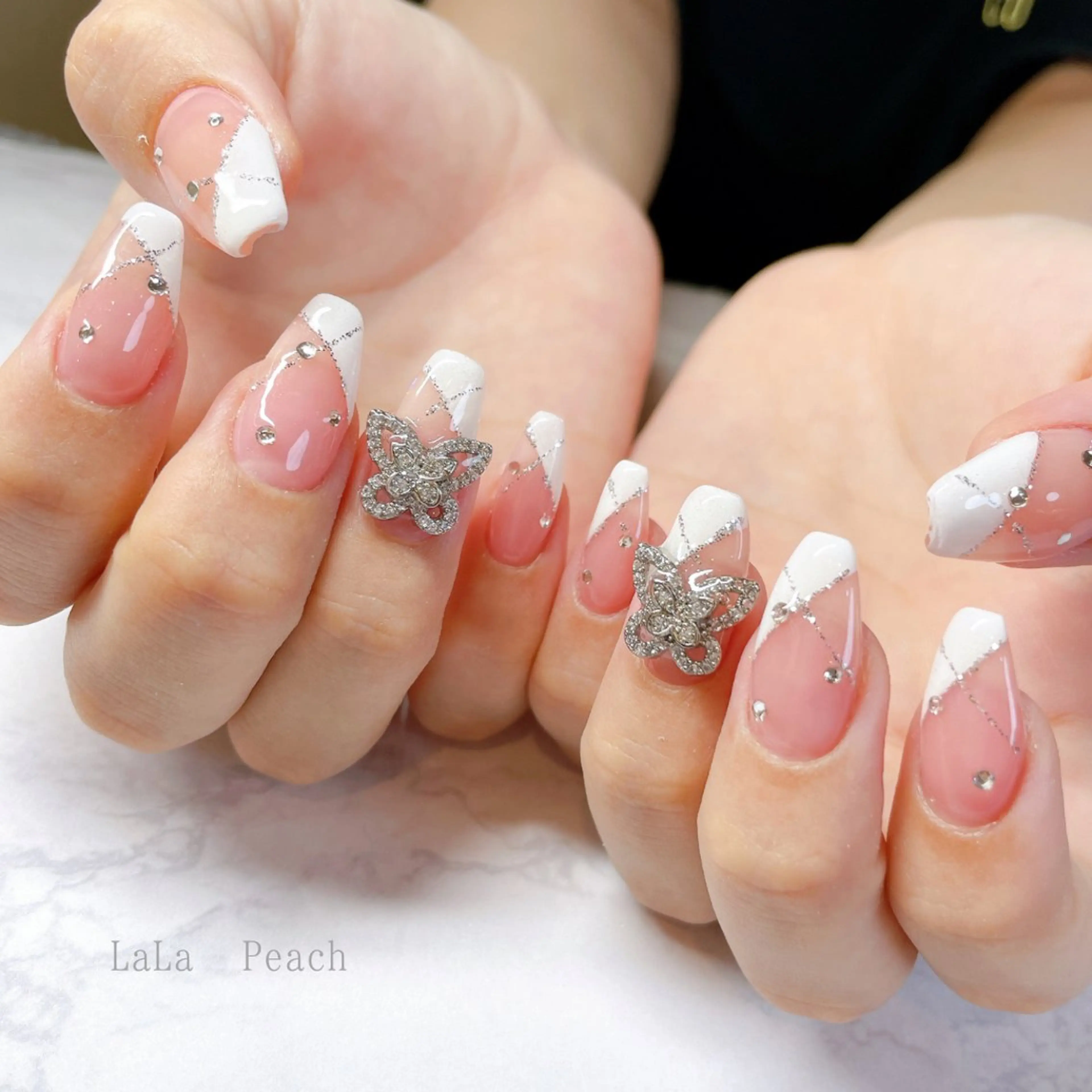 ネイル アートネイル フレンチネイル ジェルネイル ハンドネイル LaLa Peach 福岡のマツエク・マツパデザイン