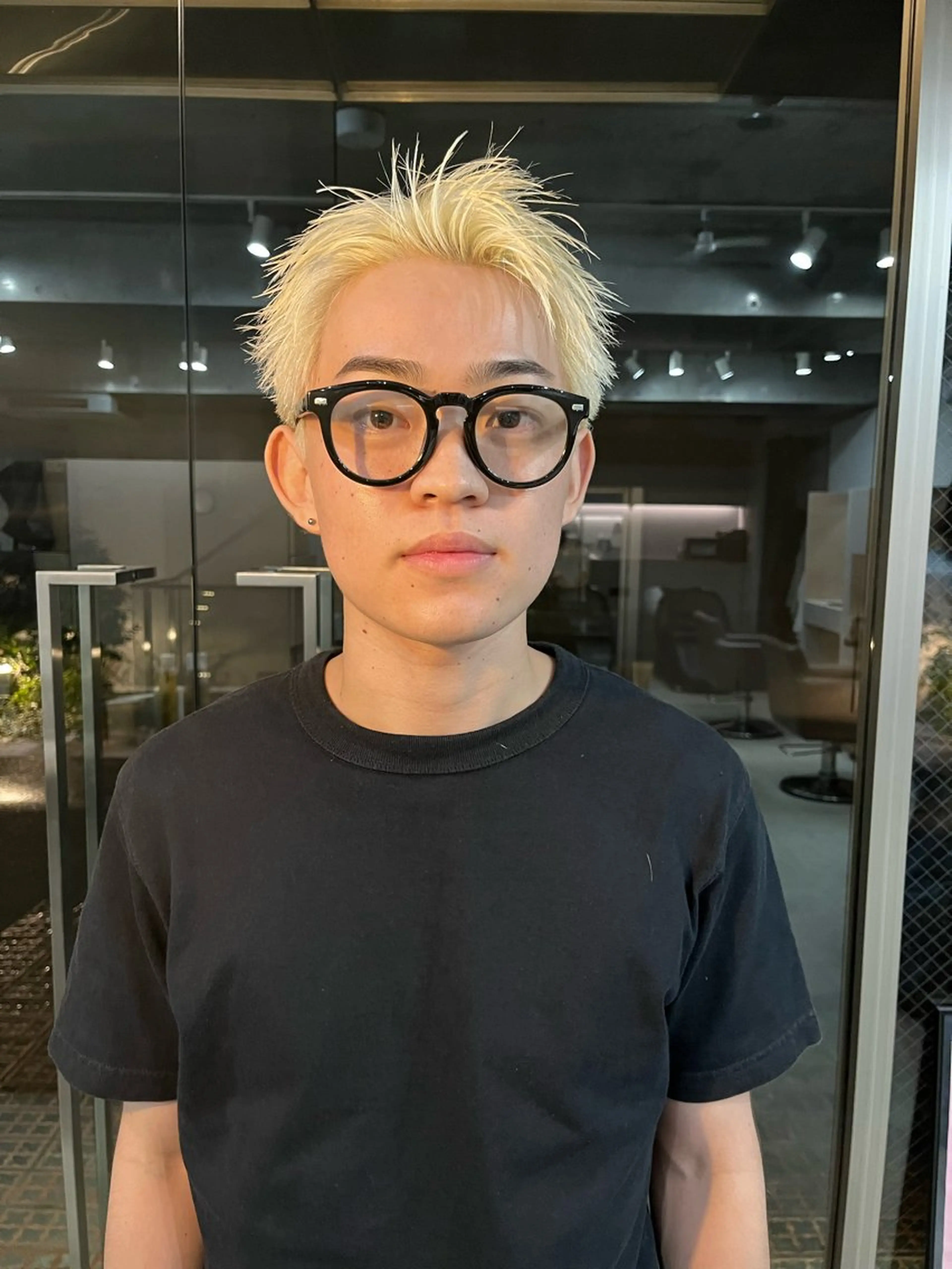 ショート カラー メンズ 曲がる縮毛矯正 センターパートのヘアスタイル