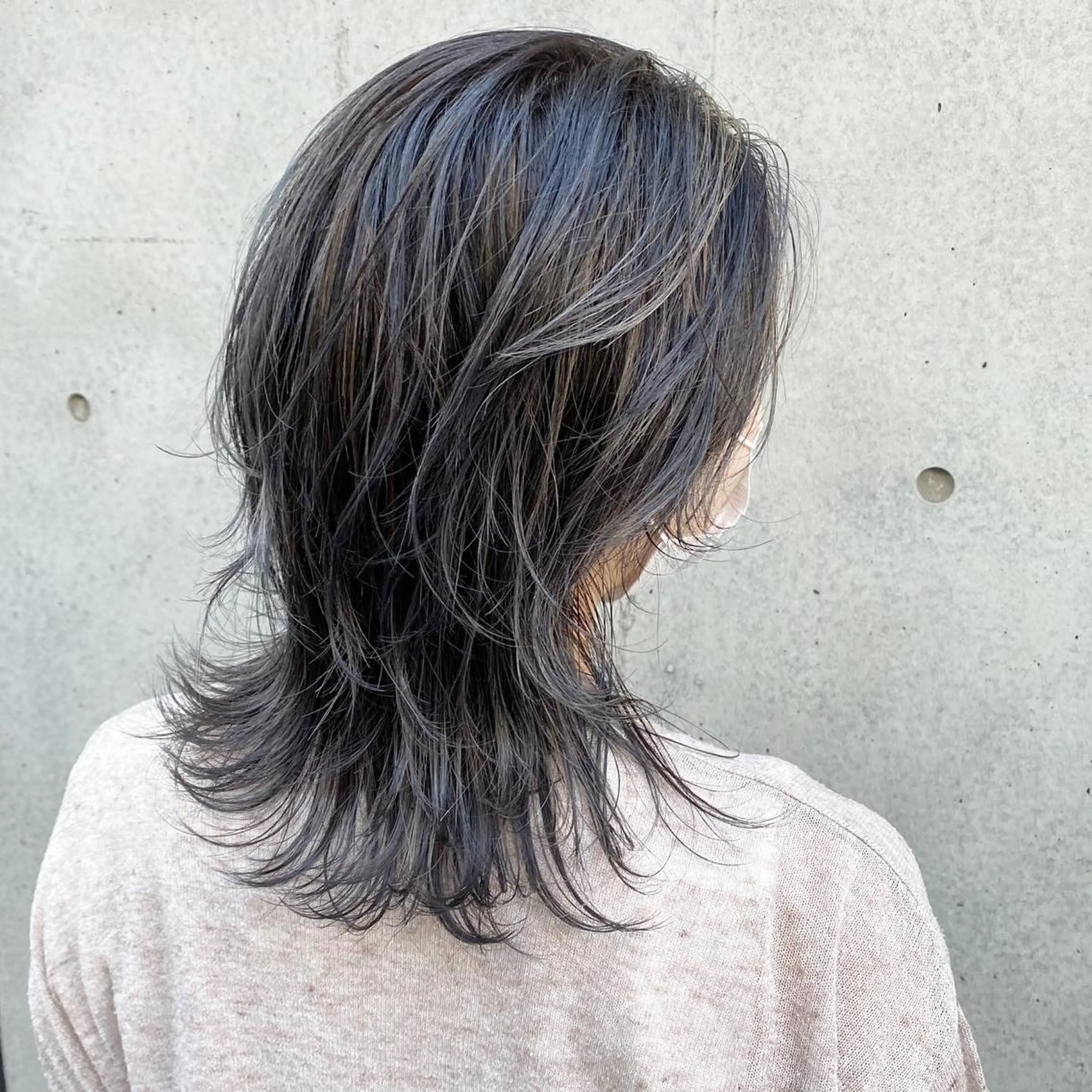 ミディアム ミディアムレイヤー ハイライト 髪質改善 韓国風ヘア レイヤーカット ヘアカラー 透け感×顔まわり デザイン✂︎吉田のヘアスタイル