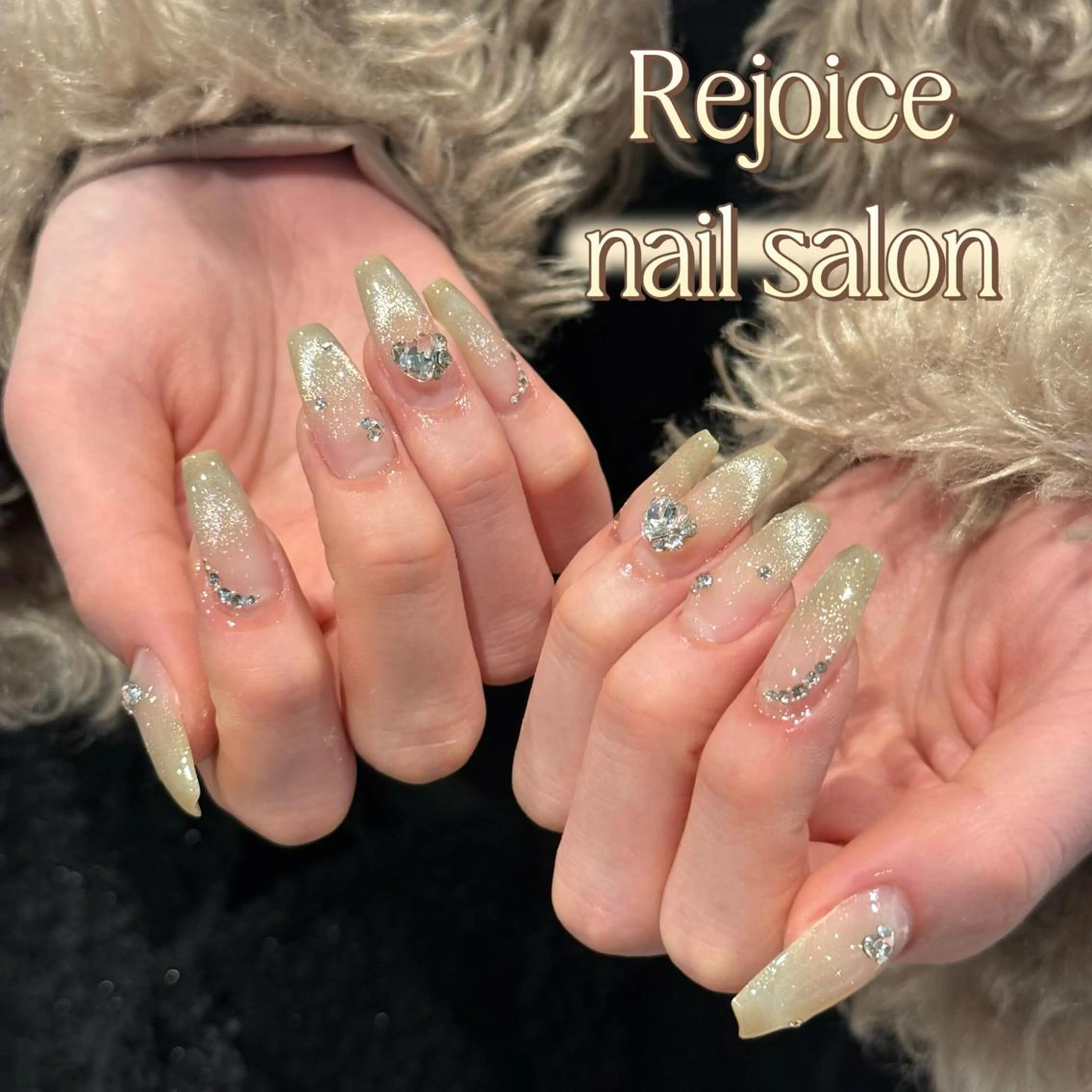 ネイル ゴールド ゴージャス グラデーション ストーンネイル Rejoice Nail Salonのネイルデザイン