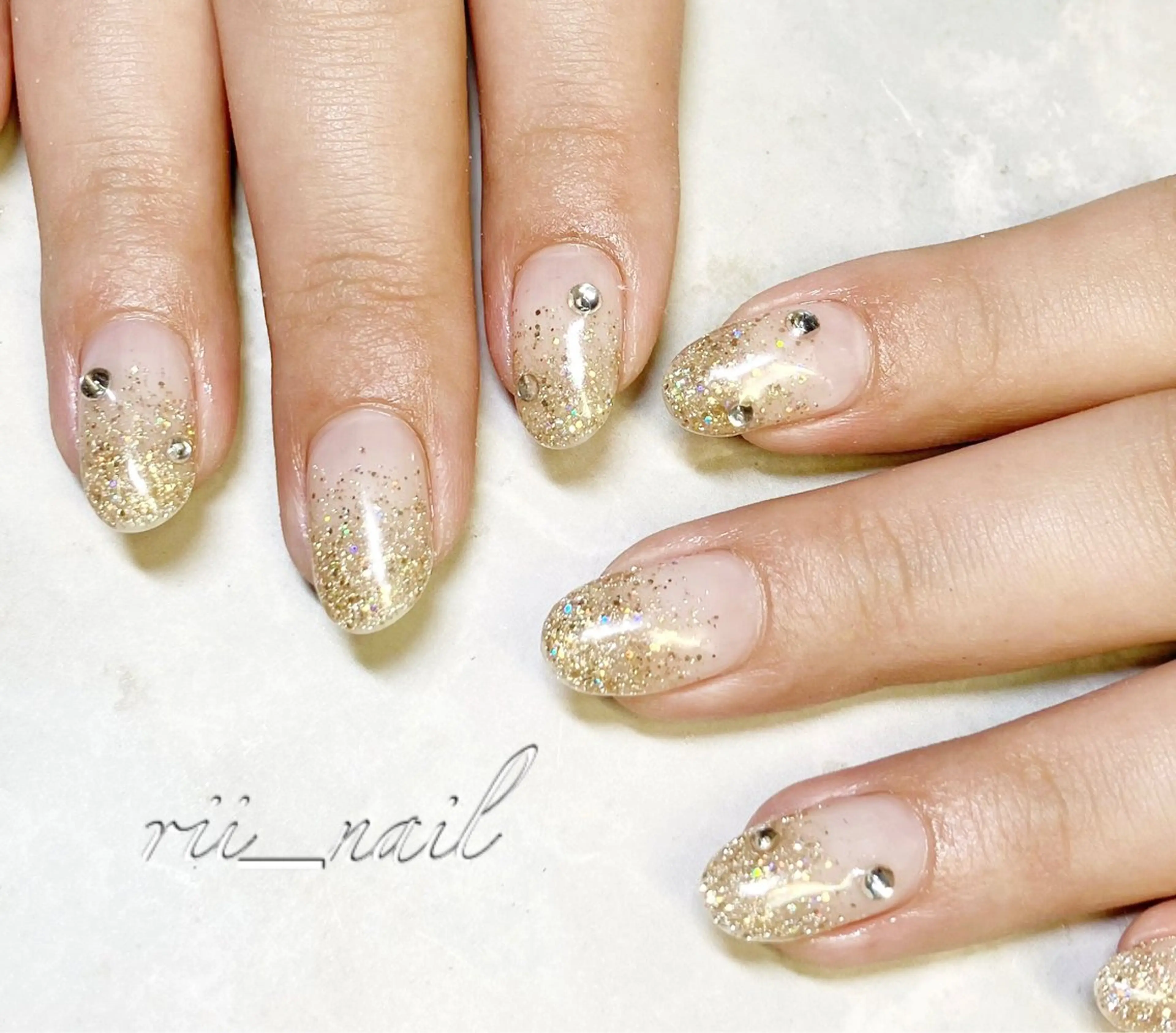 【ラメグラデーション】オフあり/爪周り角質ケア付きでつるすべ肌に✨/オフ代無料/カラー2色までOK♪の写真