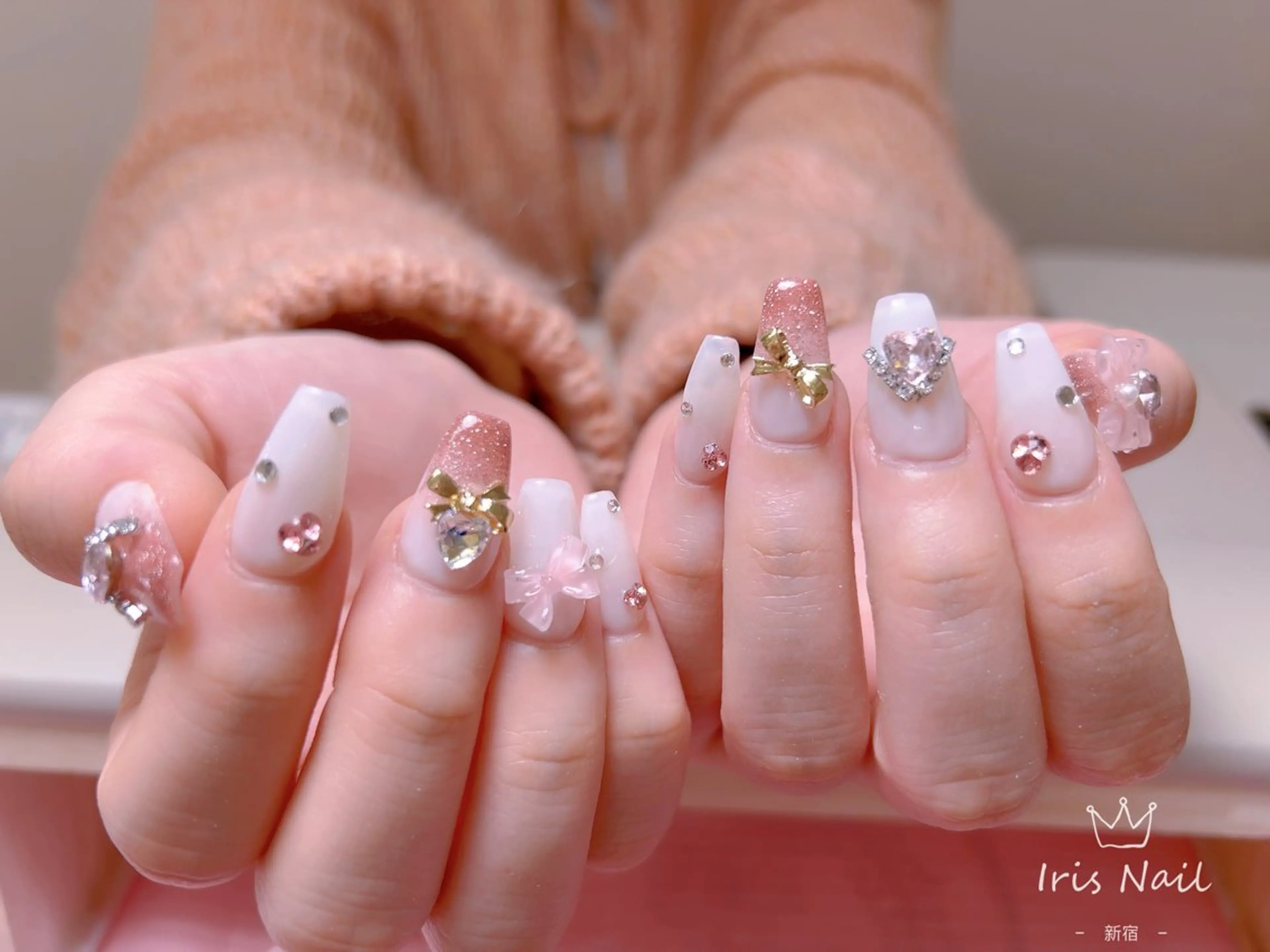 ネイル フレンチネイル ジェルネイル グラデーション 韓国ネイル マグネットネイル ハンドネイル 【長さ出し】 IRIS NAILのネイルデザイン