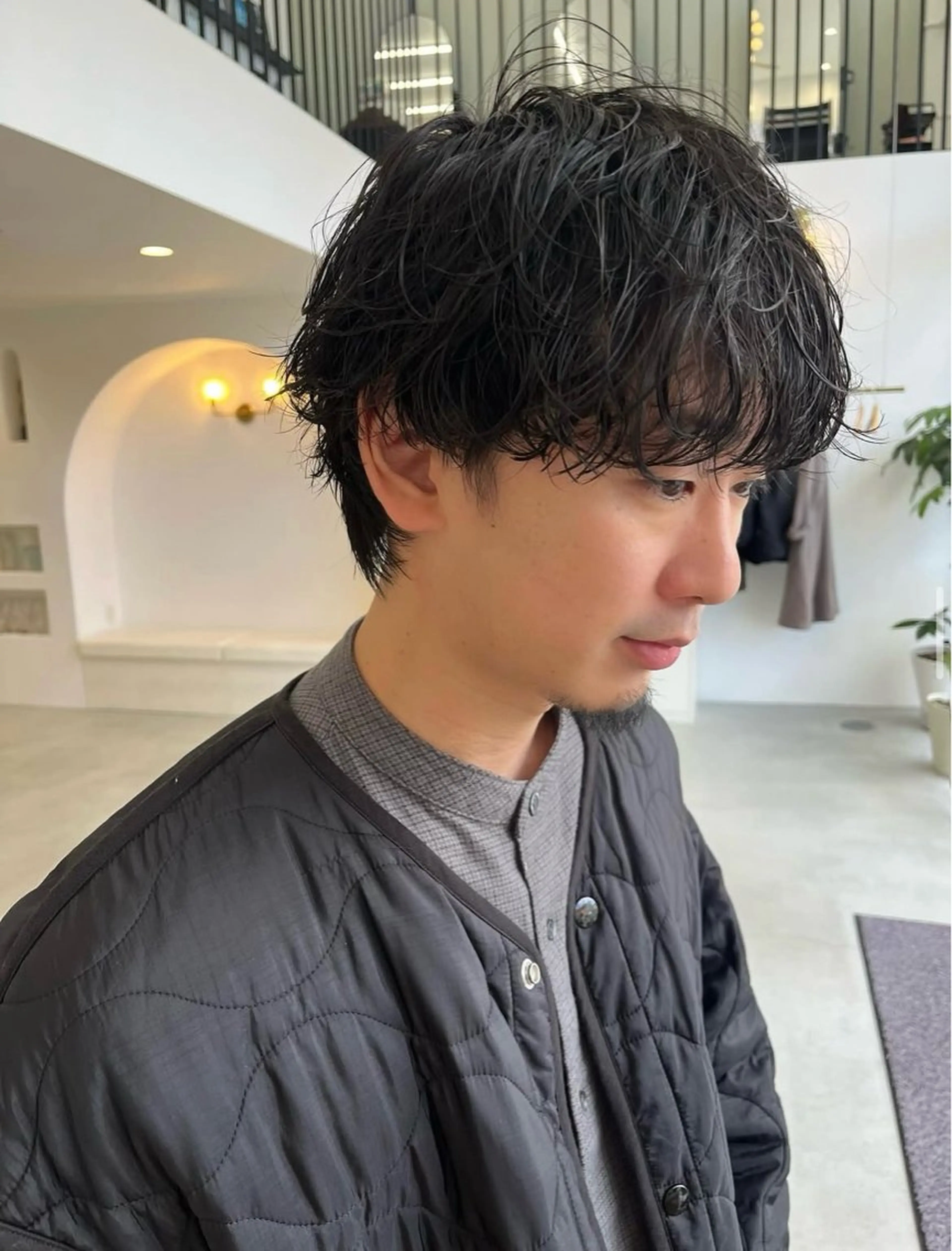 ショート パーマ メンズ フェザーパーマ メンズパーマ メンズツイストパーマ 波巻きパーマ スパイラルパーマ 網谷 萌夏のヘアスタイル