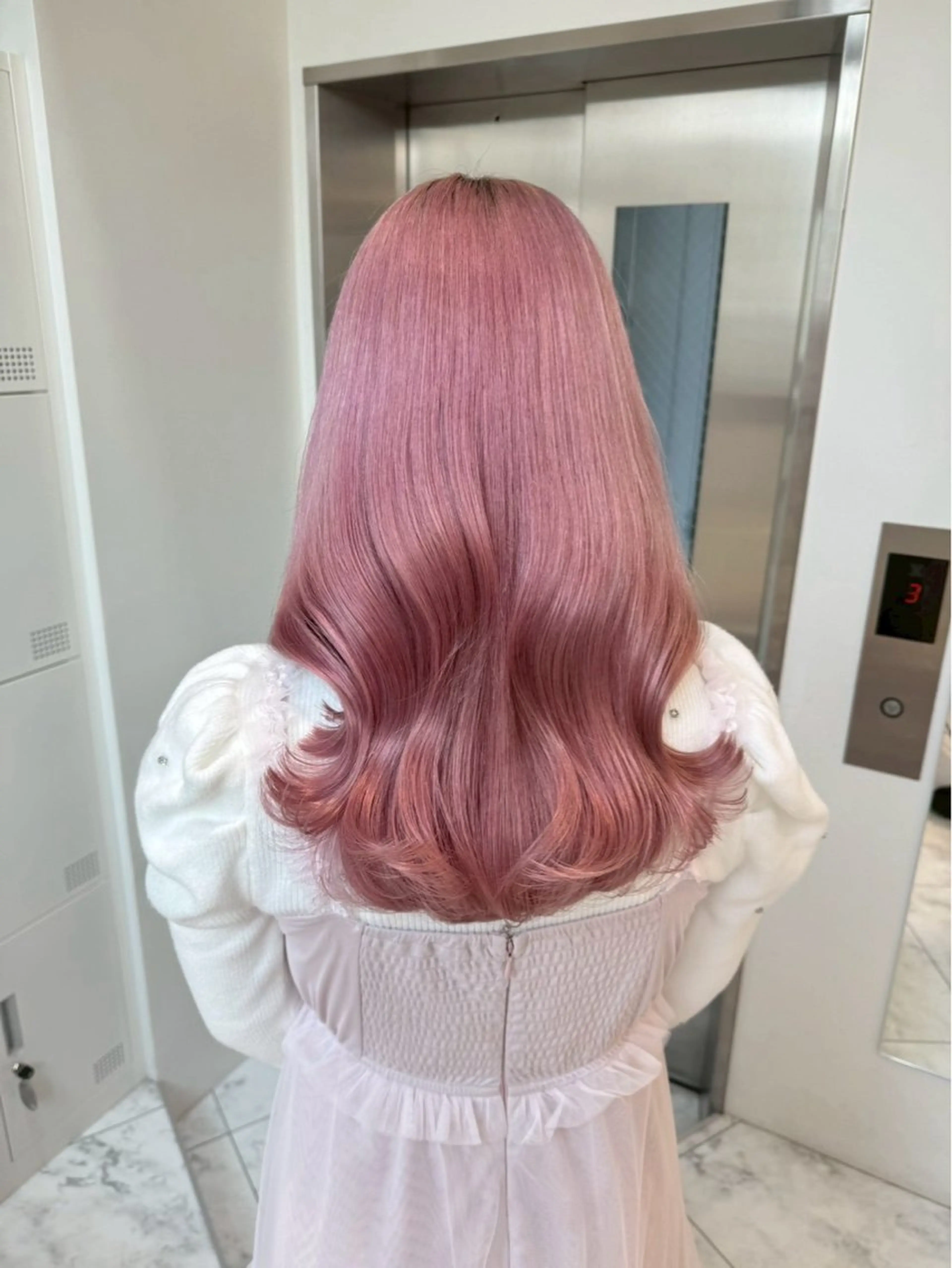 ロング カラー ブリーチ 透明感カラー ハイトーンカラー ヘアカラー ハイトーンカラー💞 くるみ🎀のヘアスタイル