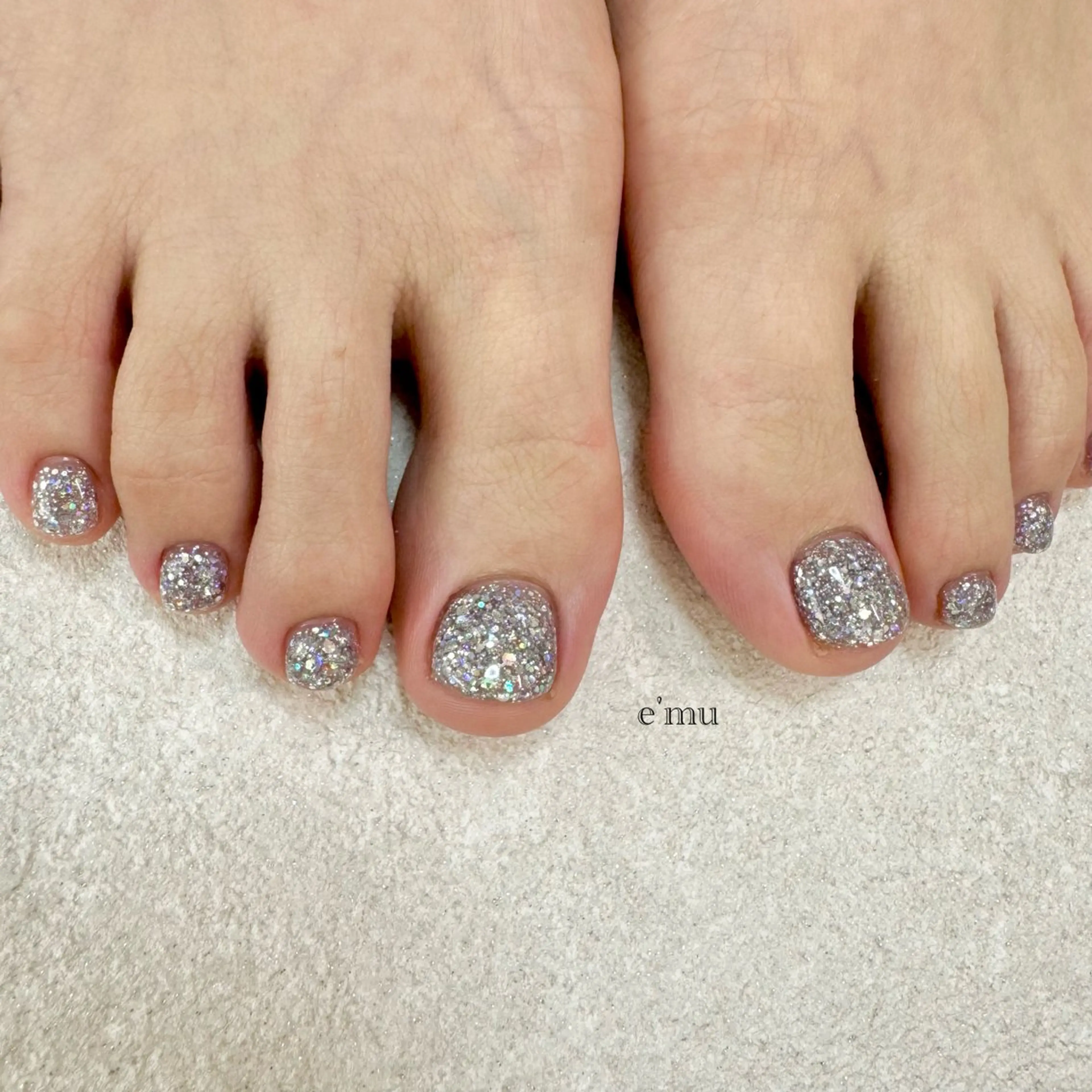 ネイル フットネイル ラメ(グリッター) フットネイル nail salon e'mu💐のネイルデザイン