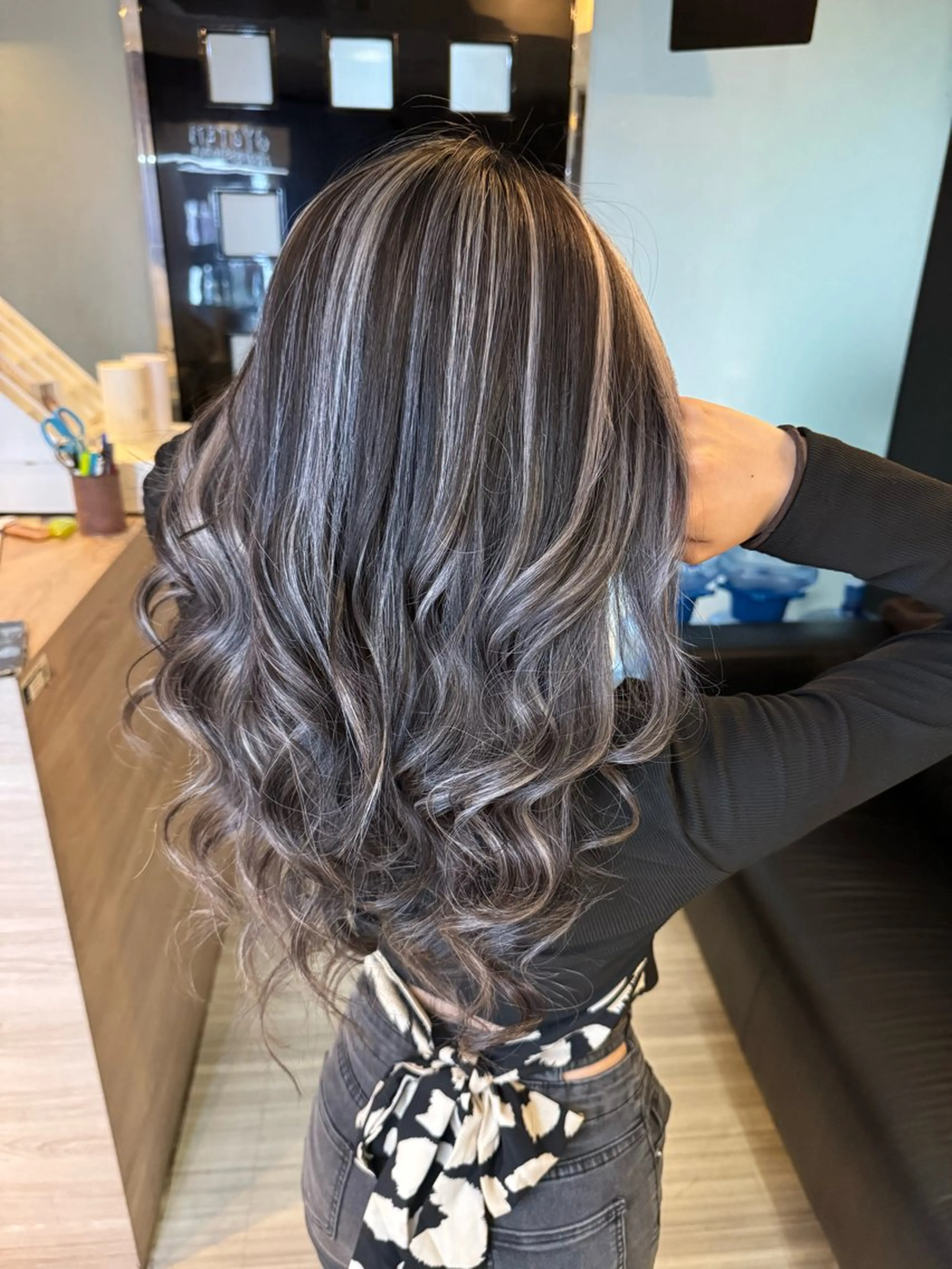 ロング ヘアカラー ﾊｲﾗｲﾄ/ﾚｲﾔｰ ｶｯﾄ/大嶽謙のヘアスタイル