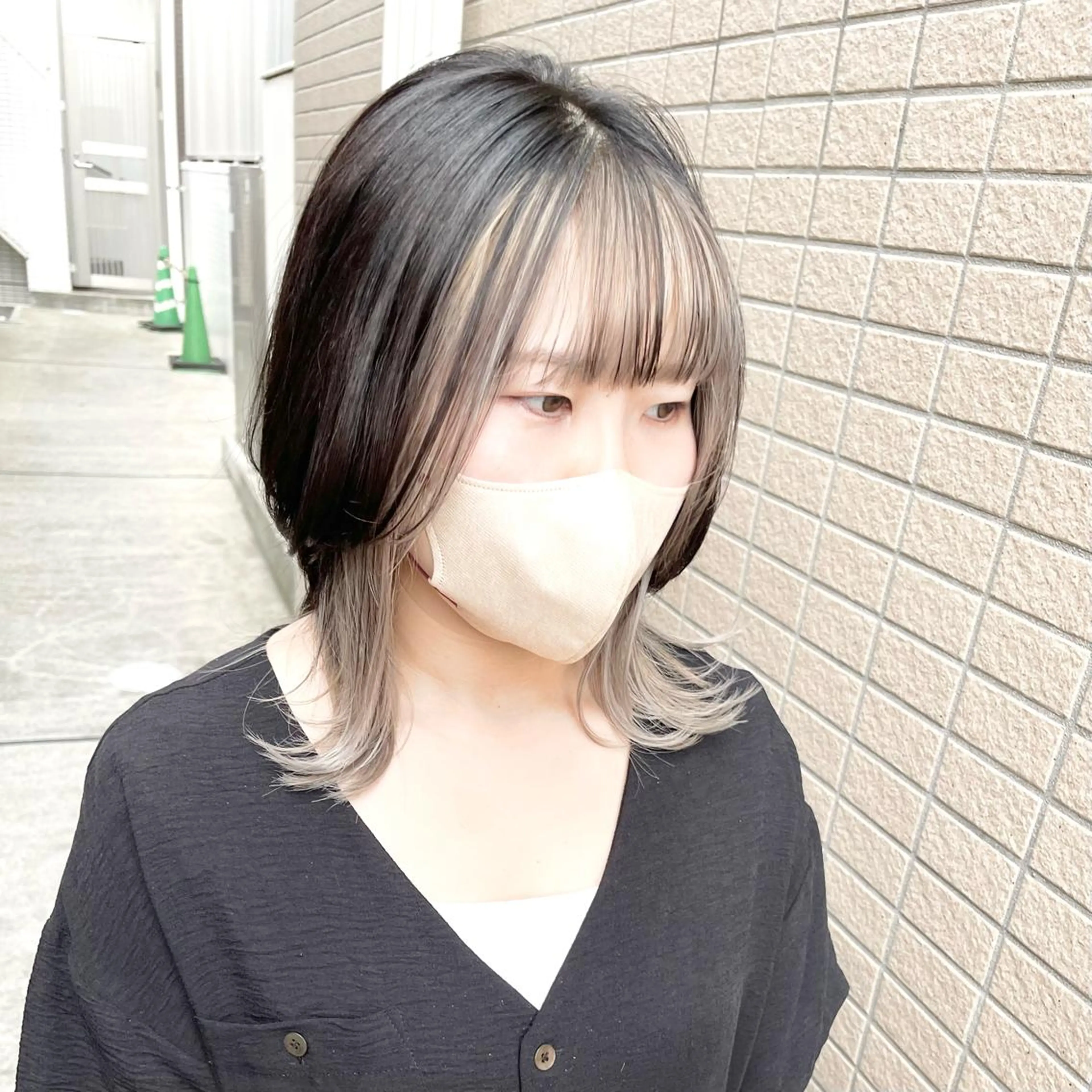 ミディアム カラー ミストバング ベージュカラー  フェイスフレーミング ホワイトベージュ 伊藤 一樹のヘアスタイル