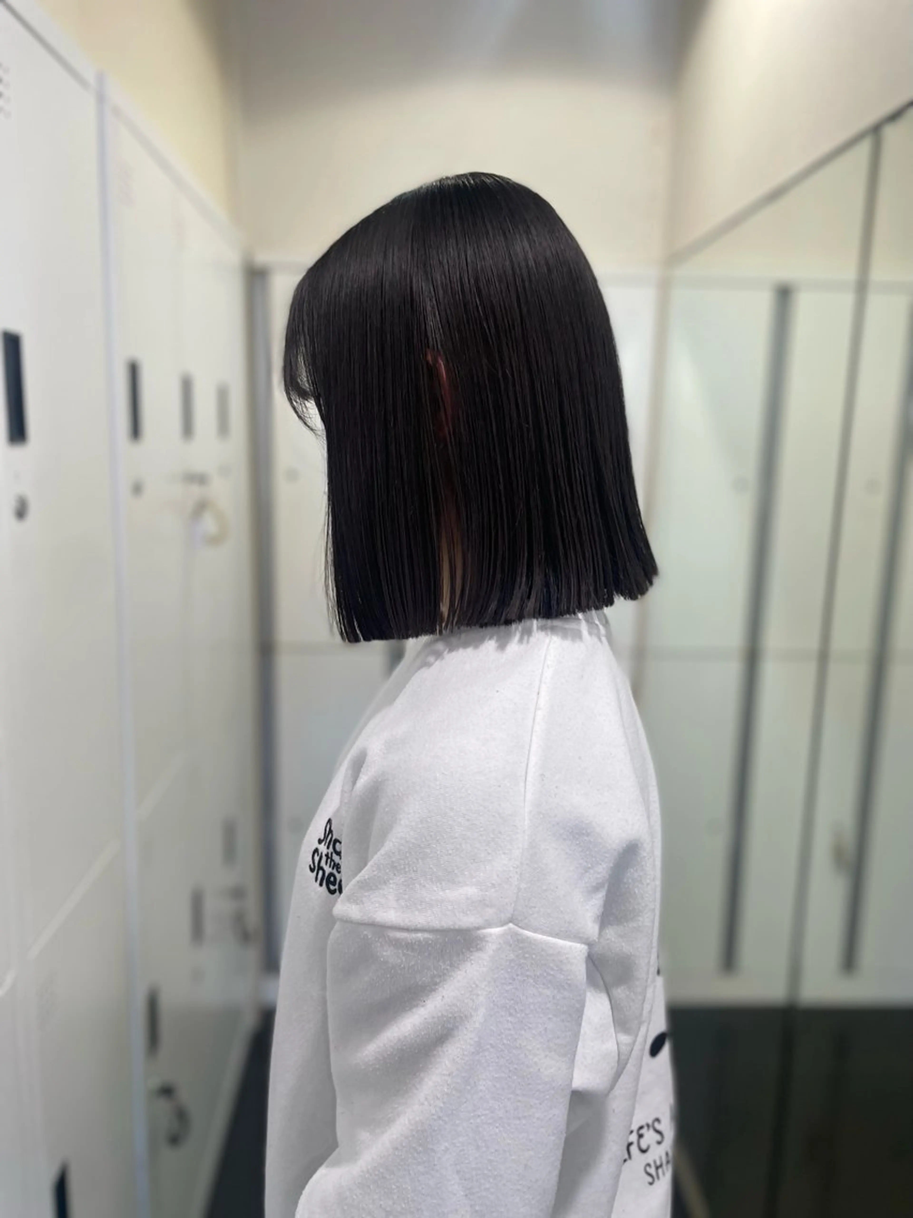 ミディアム 切りっぱなしボブ ボブ カット ハイトーン/レイヤー 似合わせ・ユキノのヘアスタイル