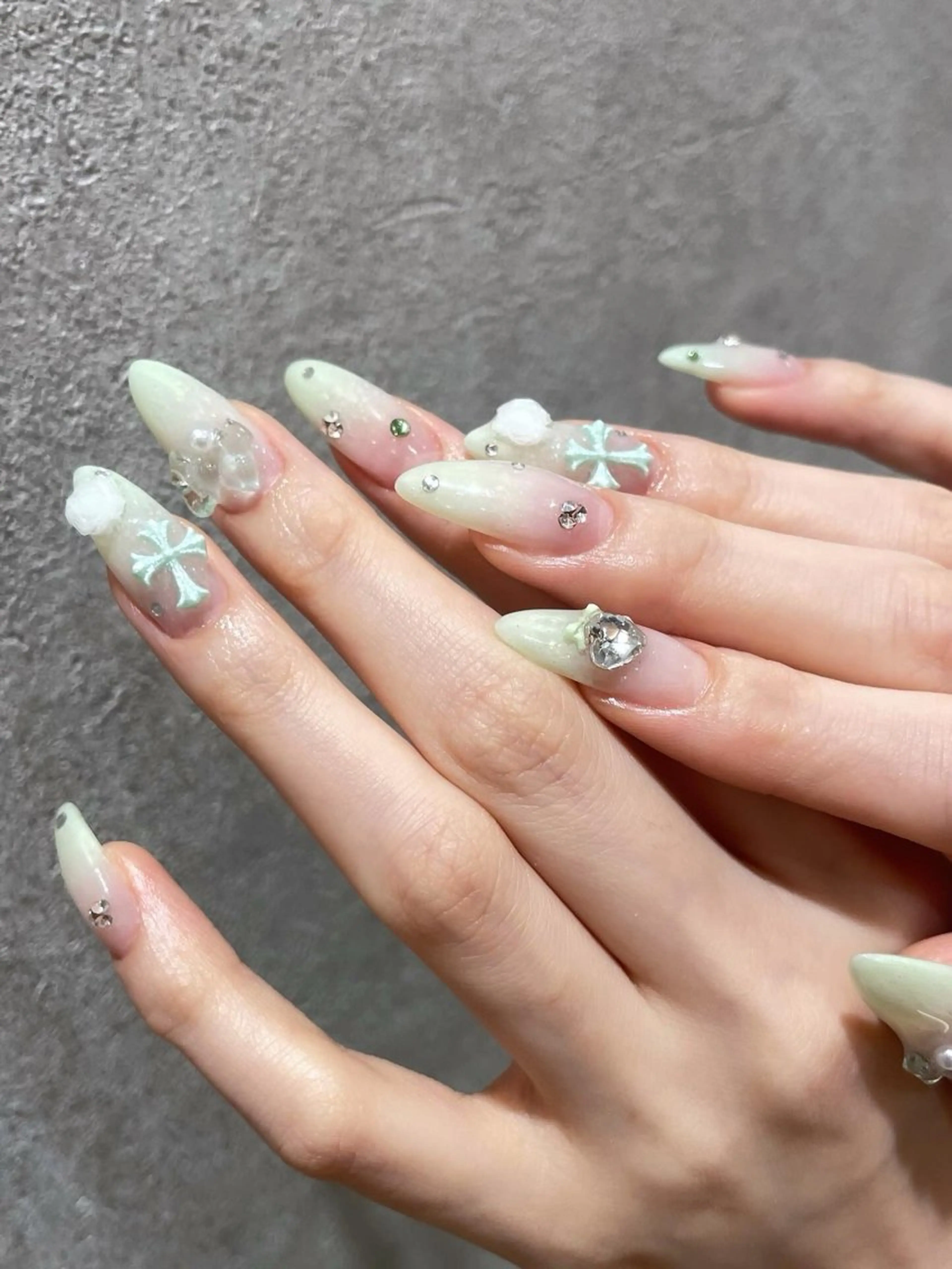 ネイル グリーン ハンドネイル フットネイル ailed'Ange 🍒miuのネイルデザイン