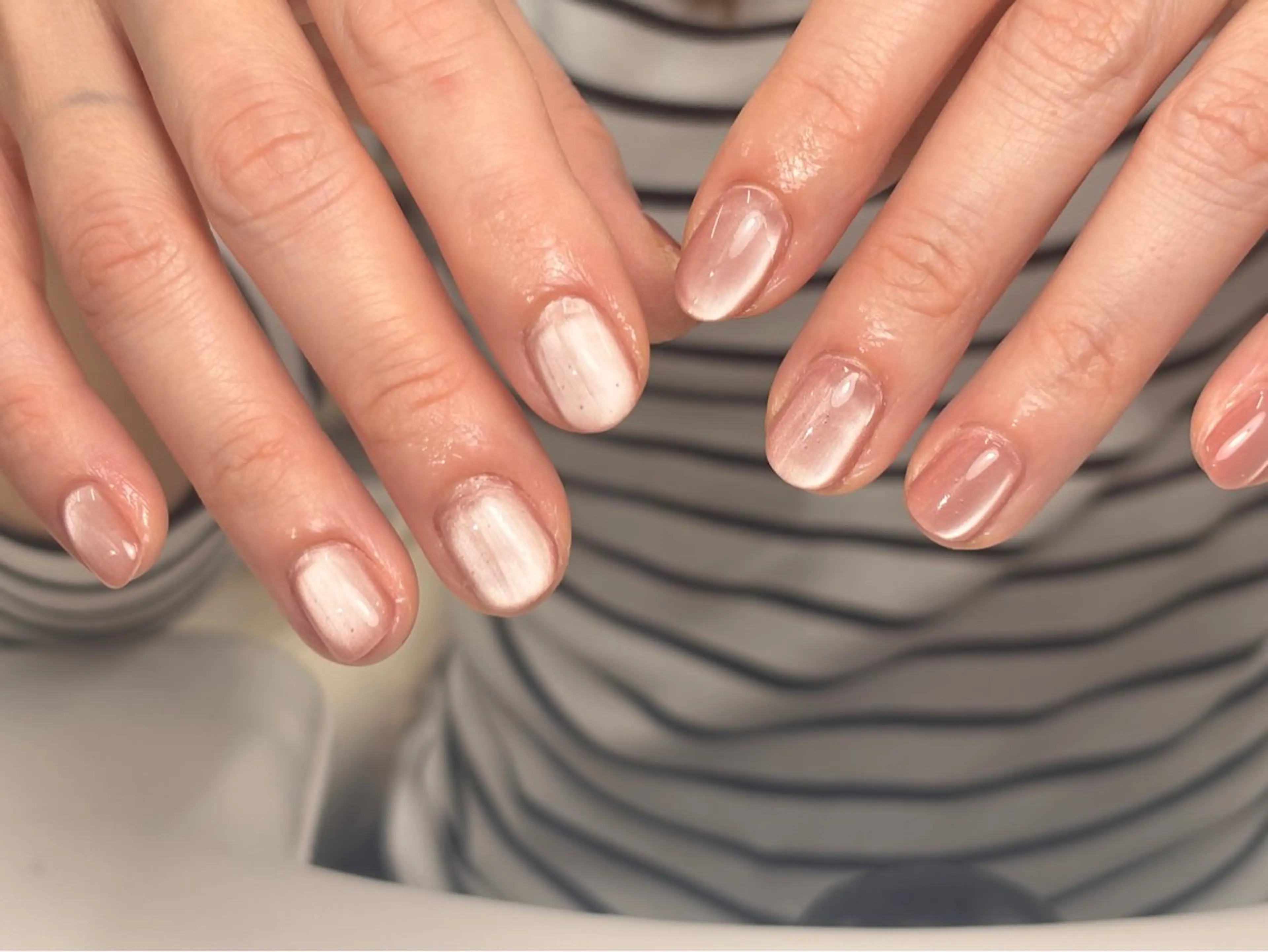 ショート ハンドネイル トゥー フエンのネイルデザイン