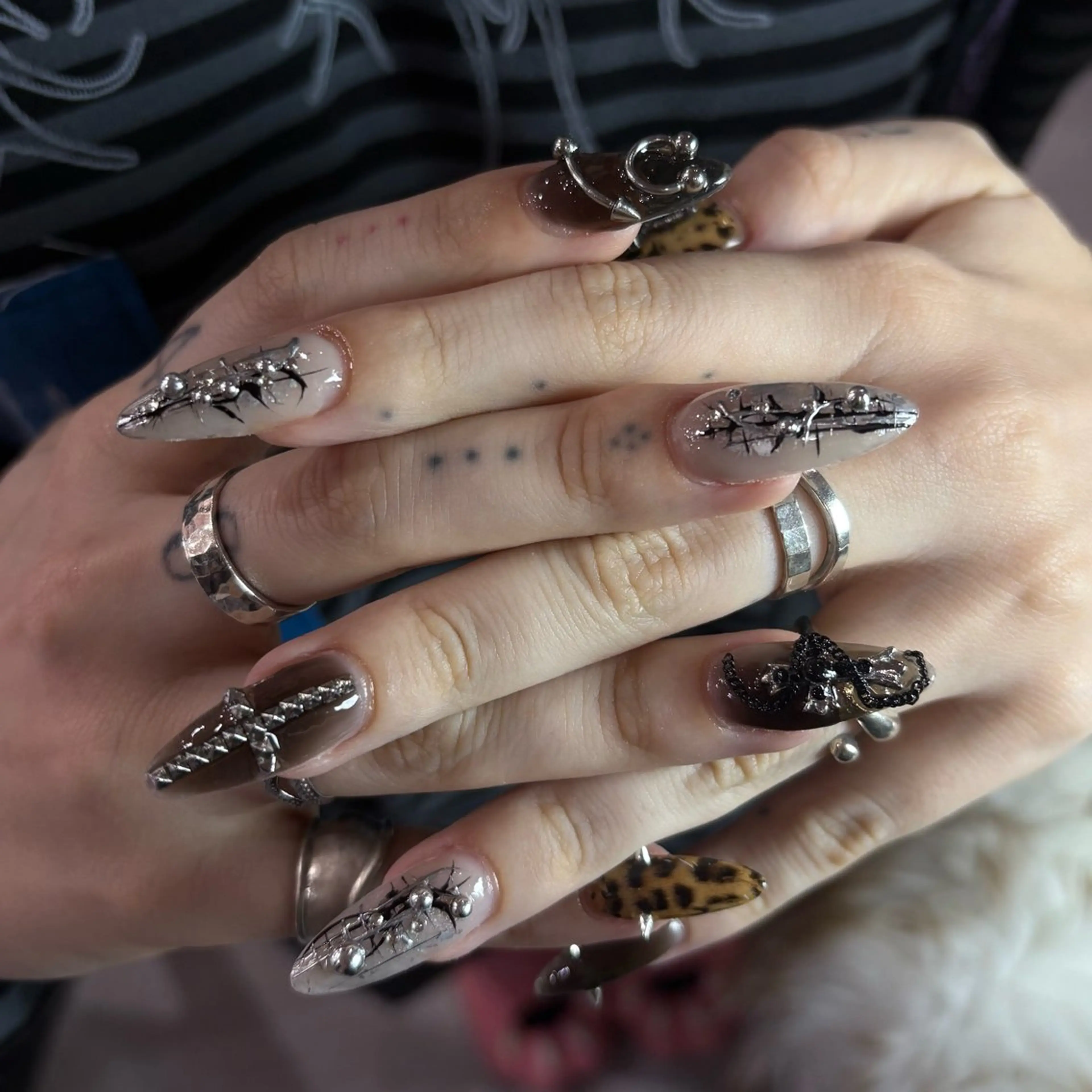 ネイル ハンドネイル Dark Honey Ivyのネイルデザイン