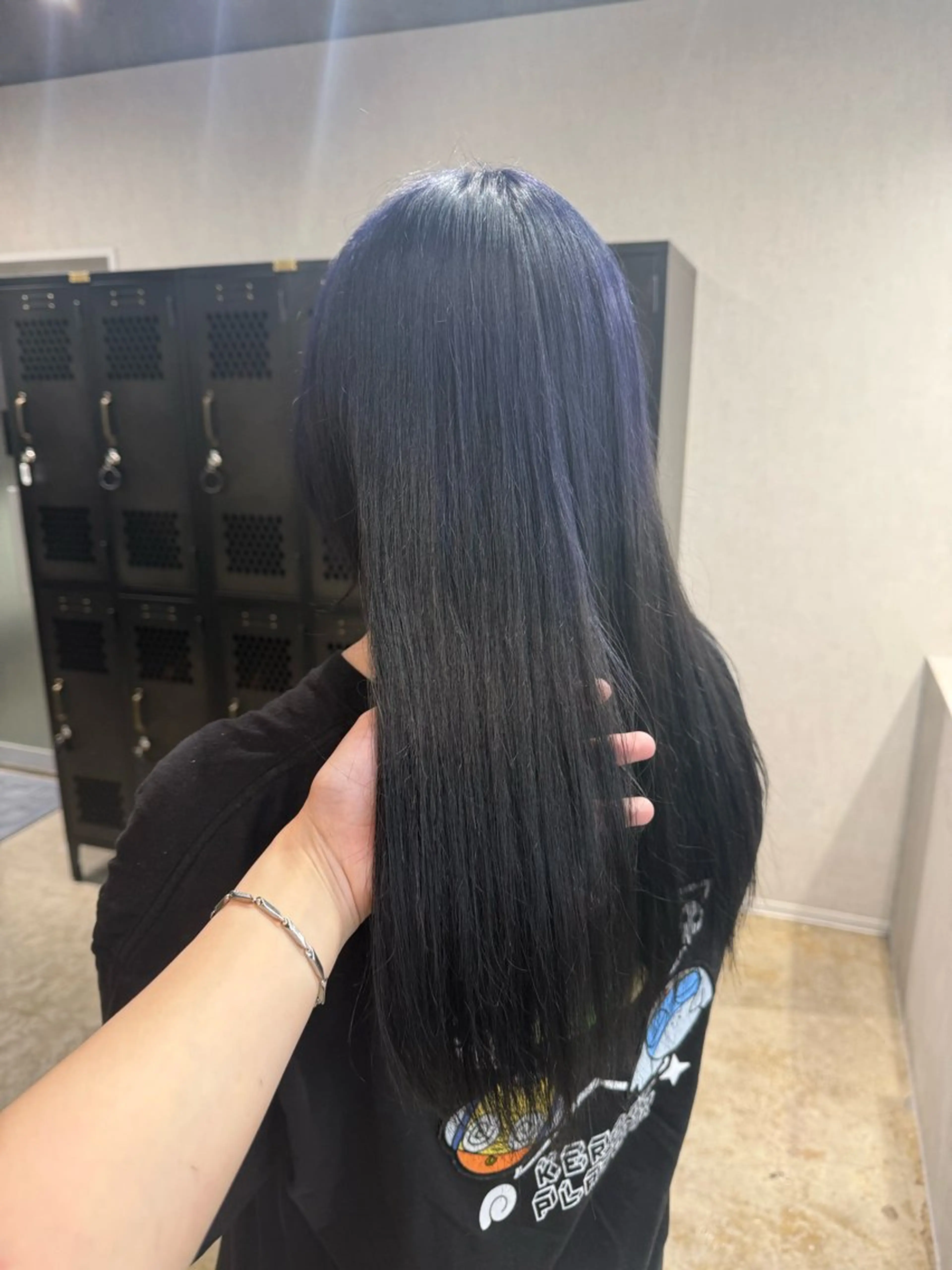 カラー 黒髪 ネイビーカラー ヘアカラー ルシ🎨/ハイトーン デザイン/髪質改善のヘアスタイル