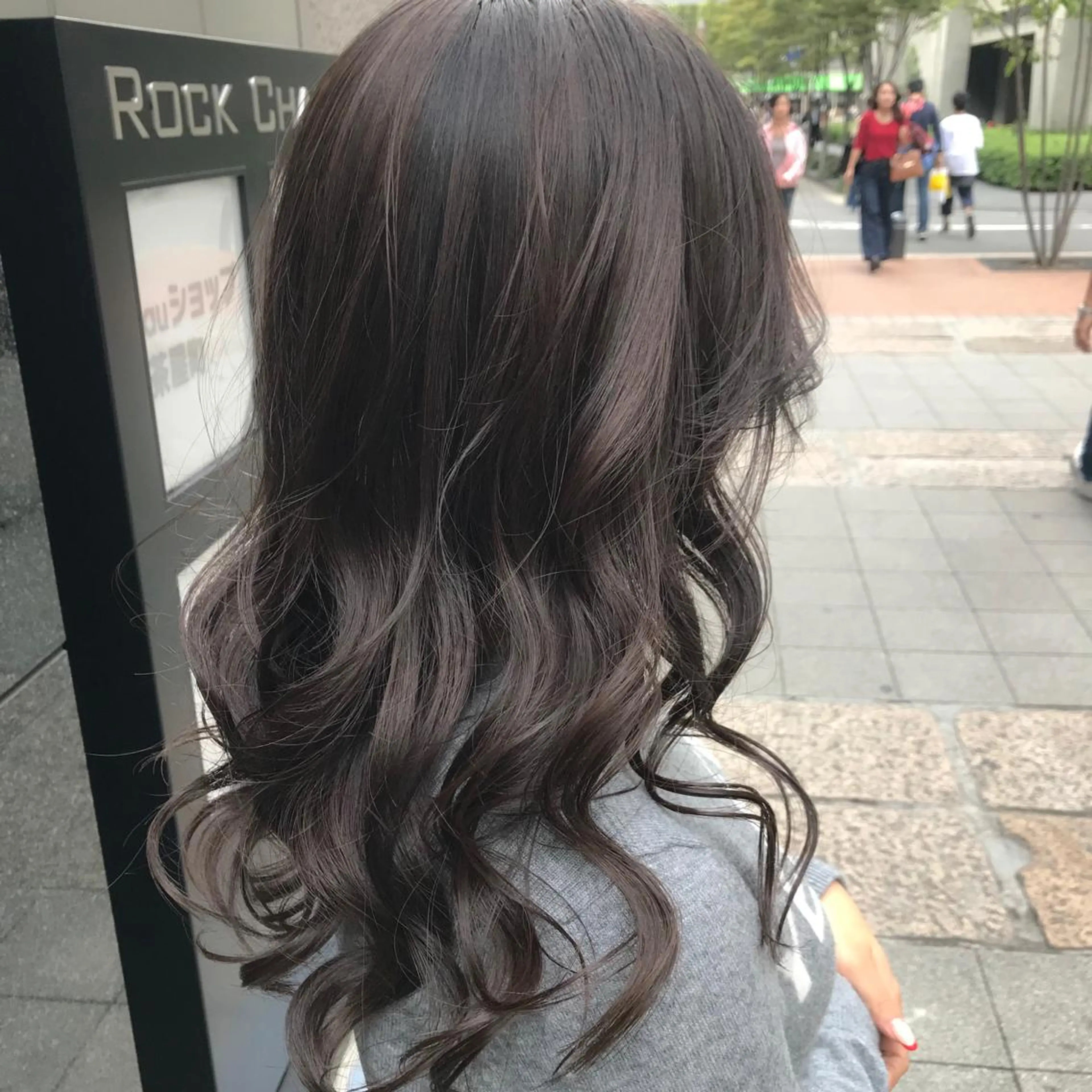 セミロング カラー グレージュ シルバー シルバーグレージュ 【透明感、艶髪】西村 有司のヘアスタイル