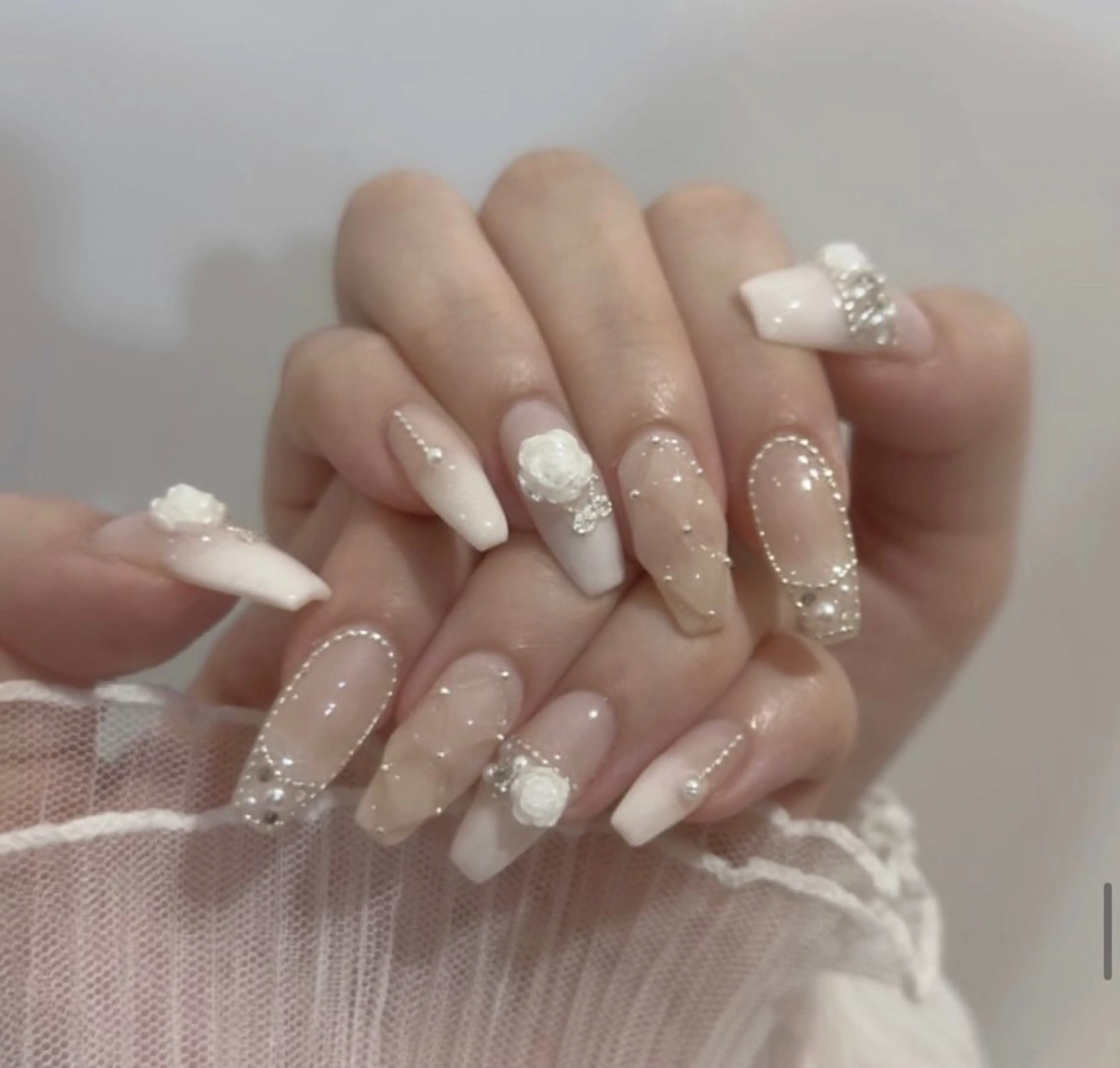 ネイル Hin Nailsのネイルデザイン