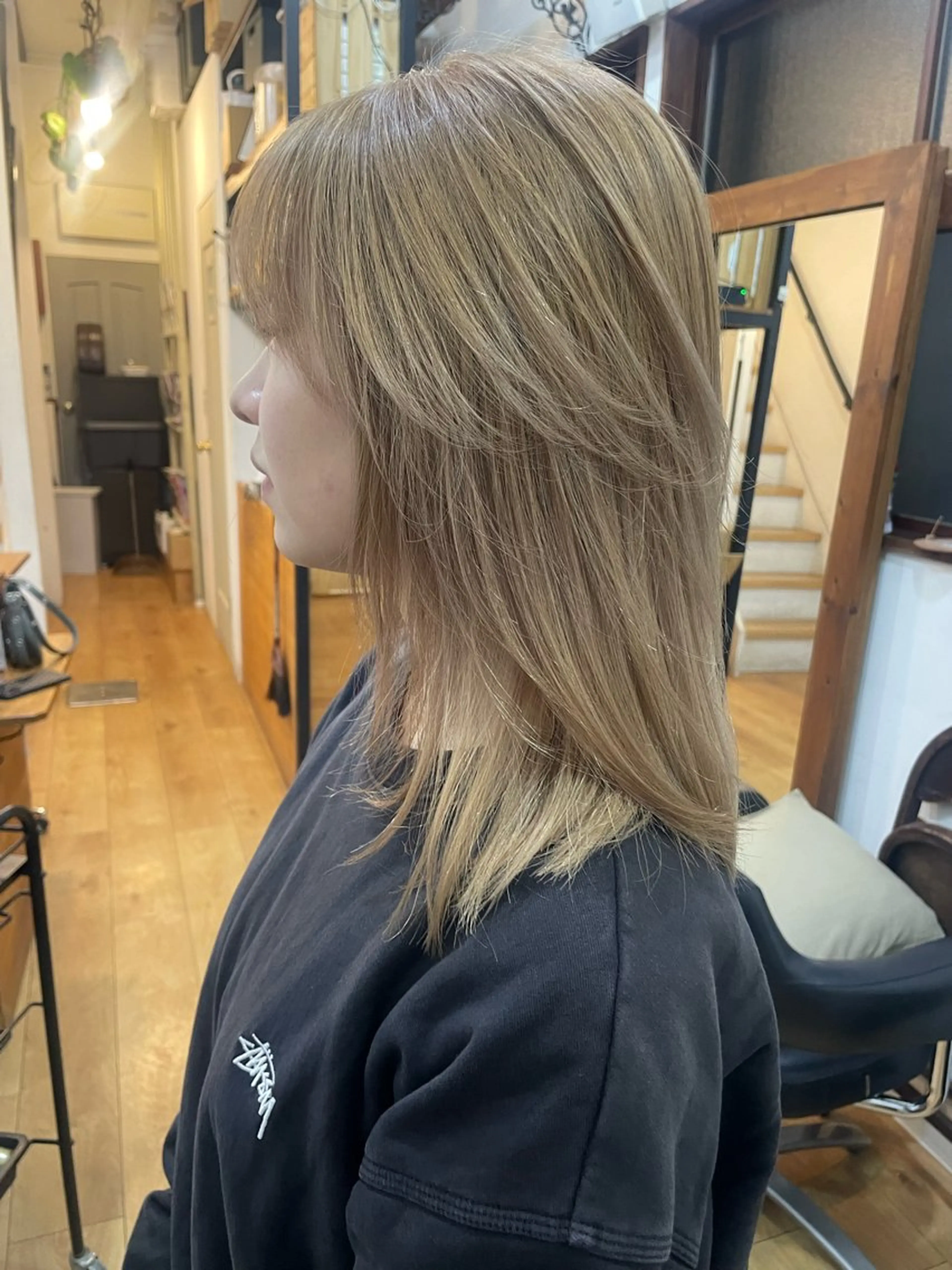 ミディアム カラー ベージュカラー ミルクティーベージュ momoka ［pejite]のヘアスタイル