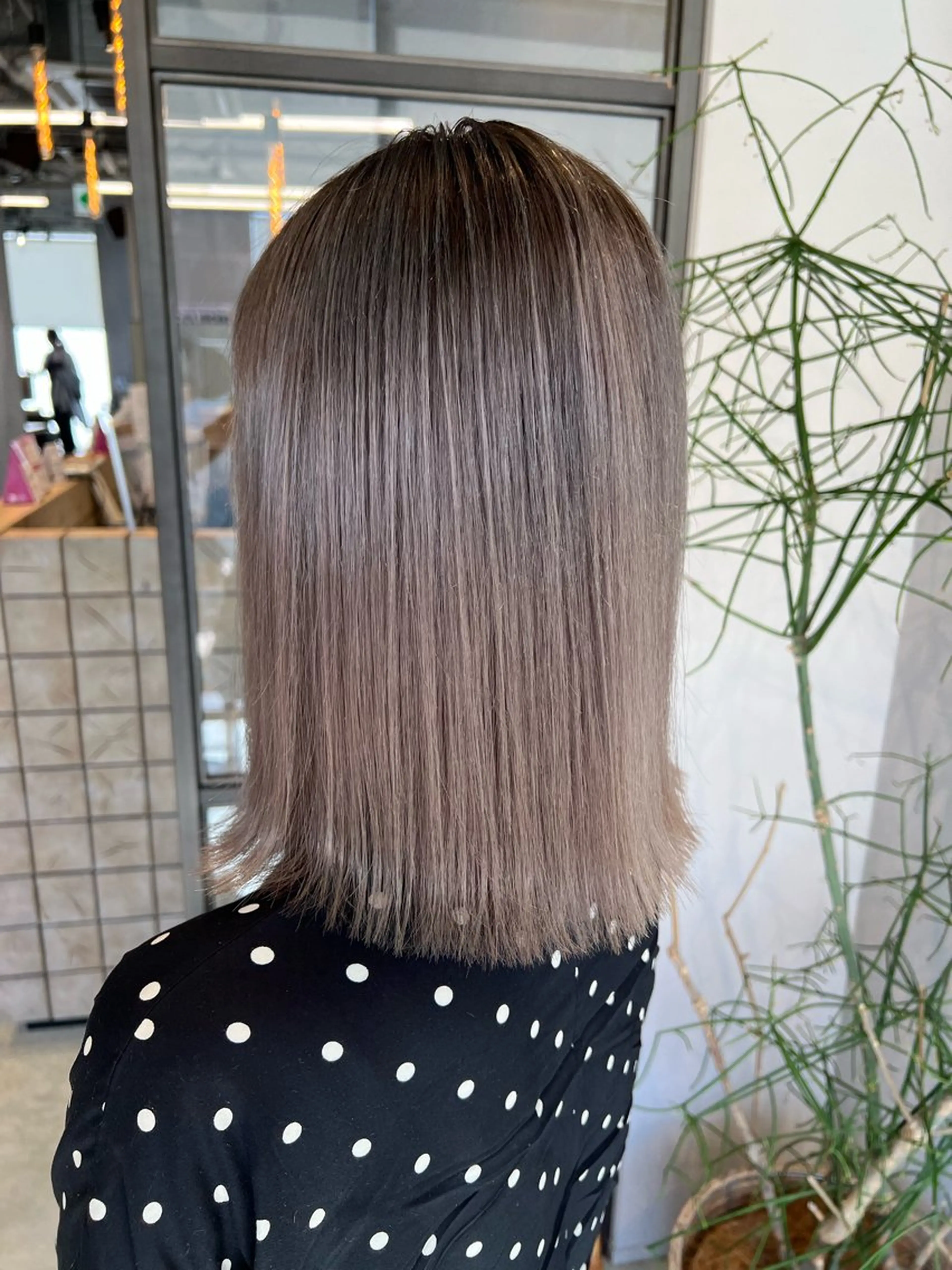 ミディアム 渋谷ハイトーン/ デザインカラー阿部のヘアスタイル