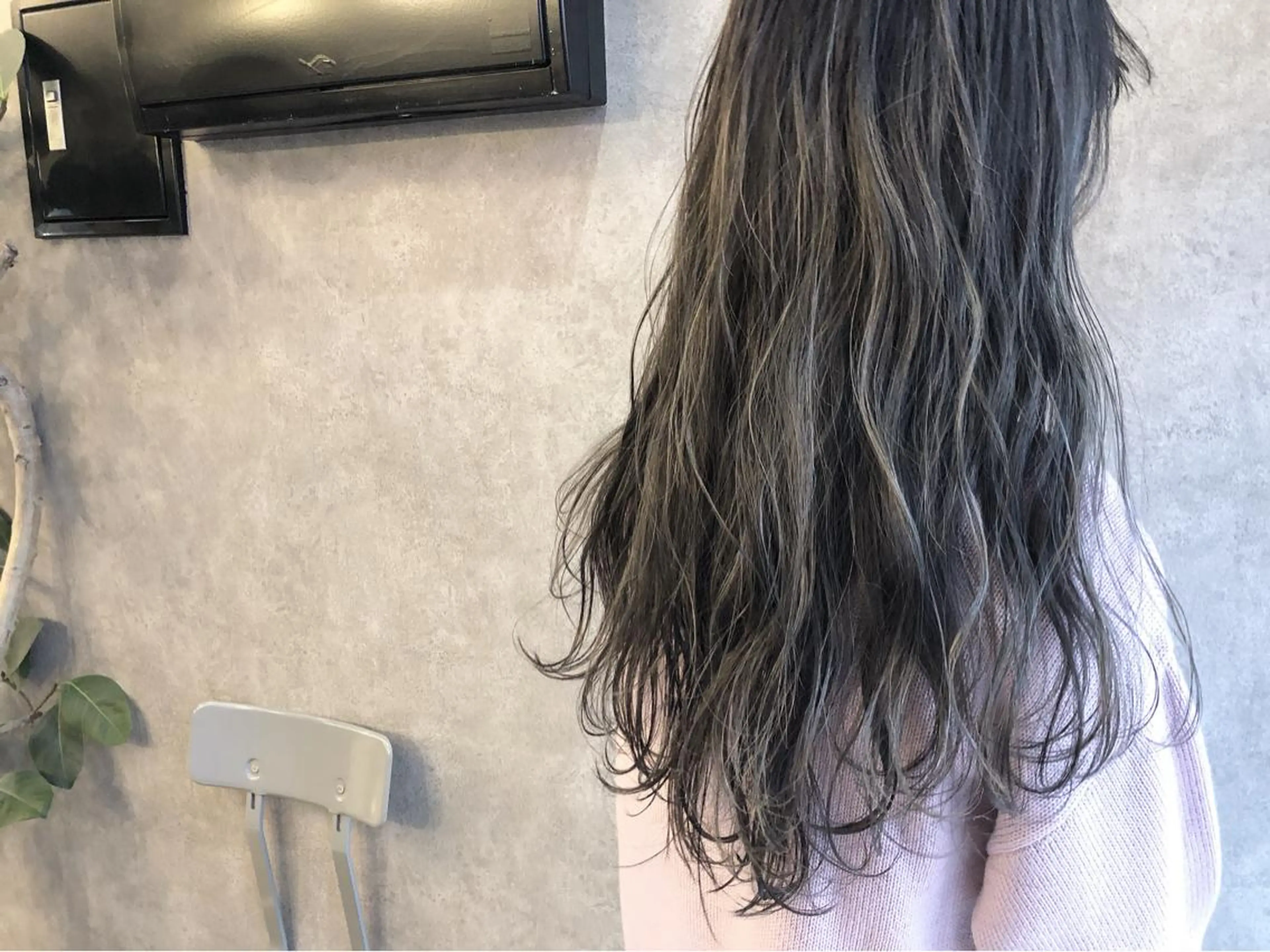 ロング カラー 顔周りレイヤー/韓国 ブリーチminamiのヘアスタイル