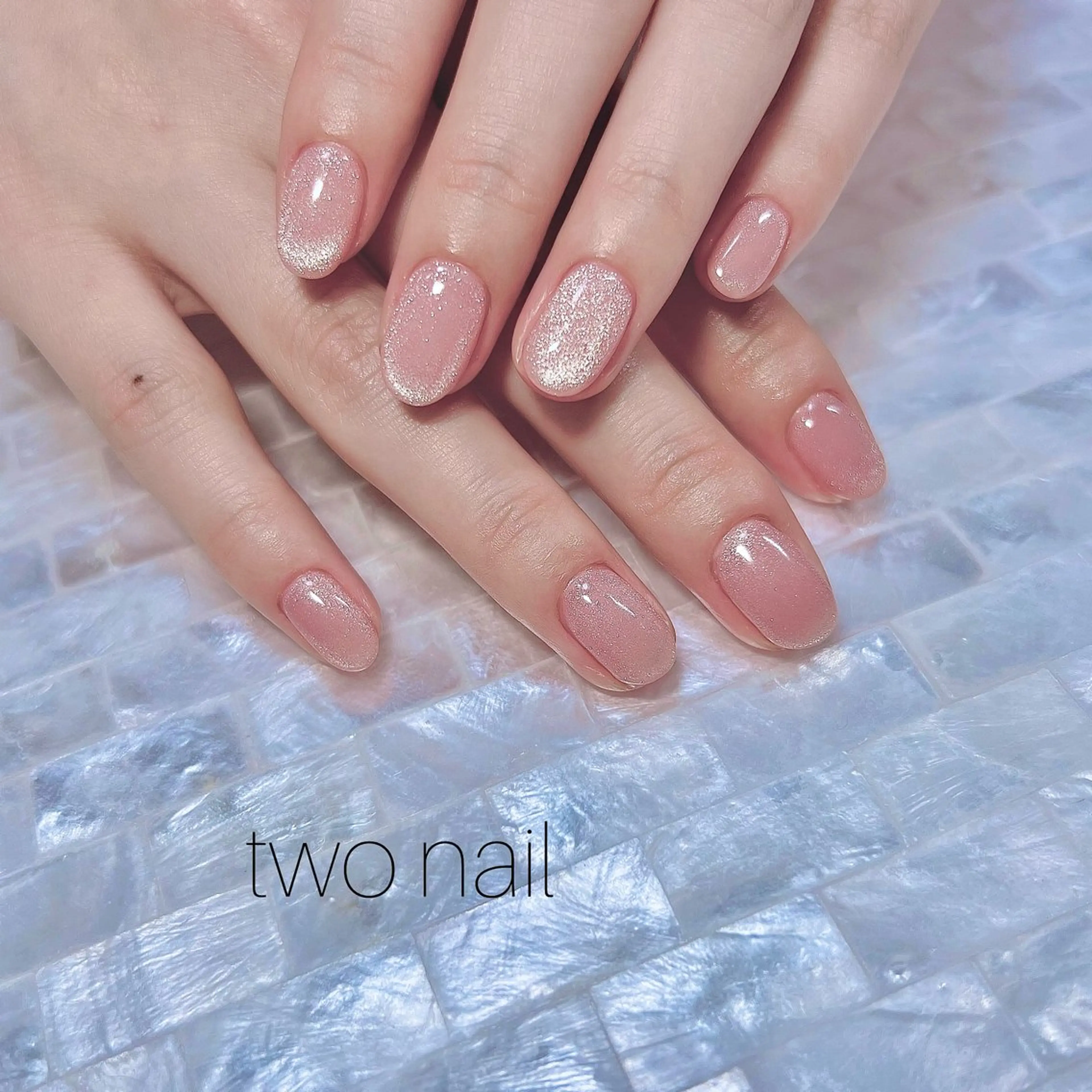 ネイル キラキラネイル マグネットネイル ネイルチップ ホワイト ハンドネイル two nailのネイルデザイン
