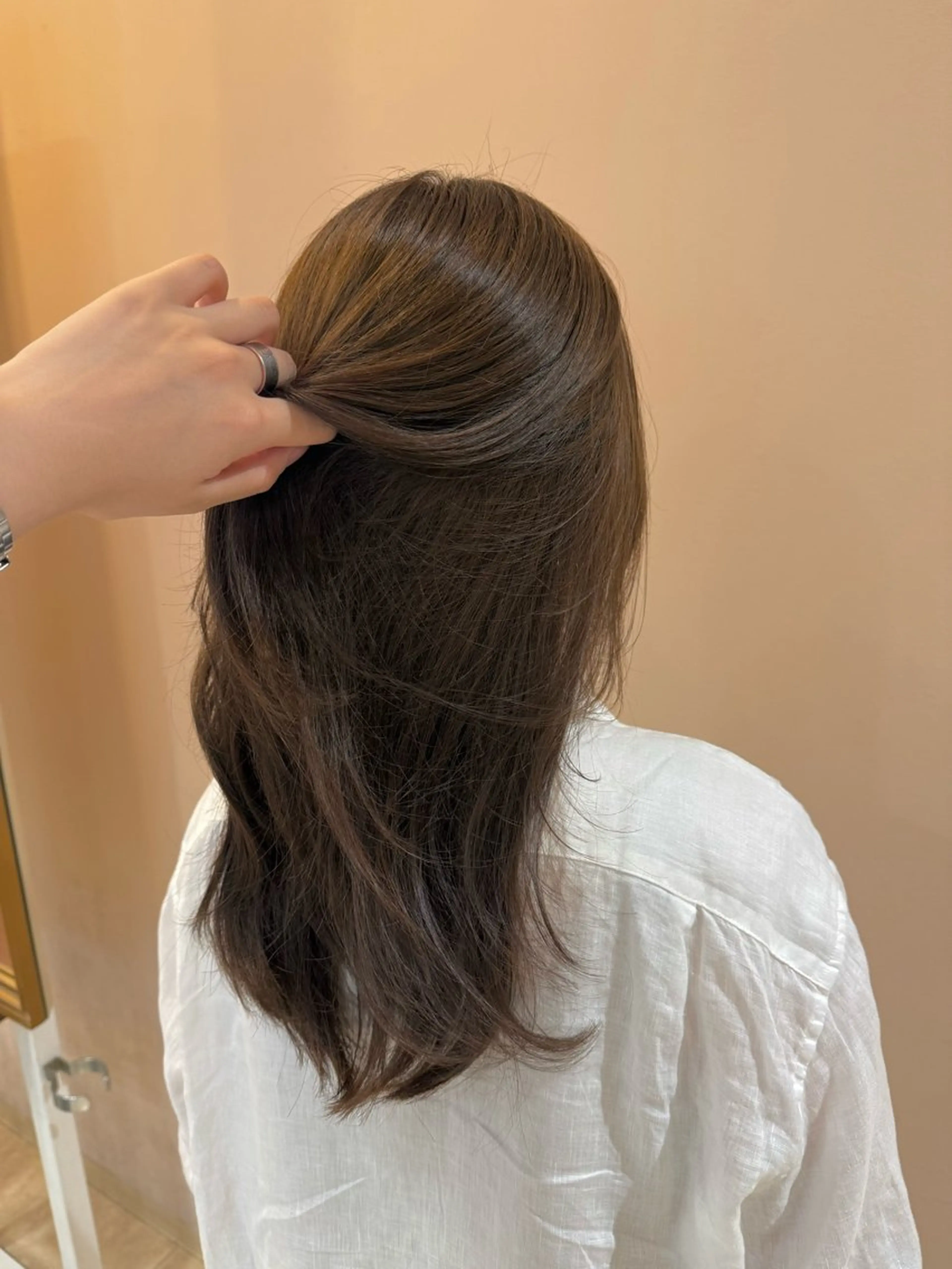 ロング レイヤーカット 鈴木 二依奈のヘアスタイル