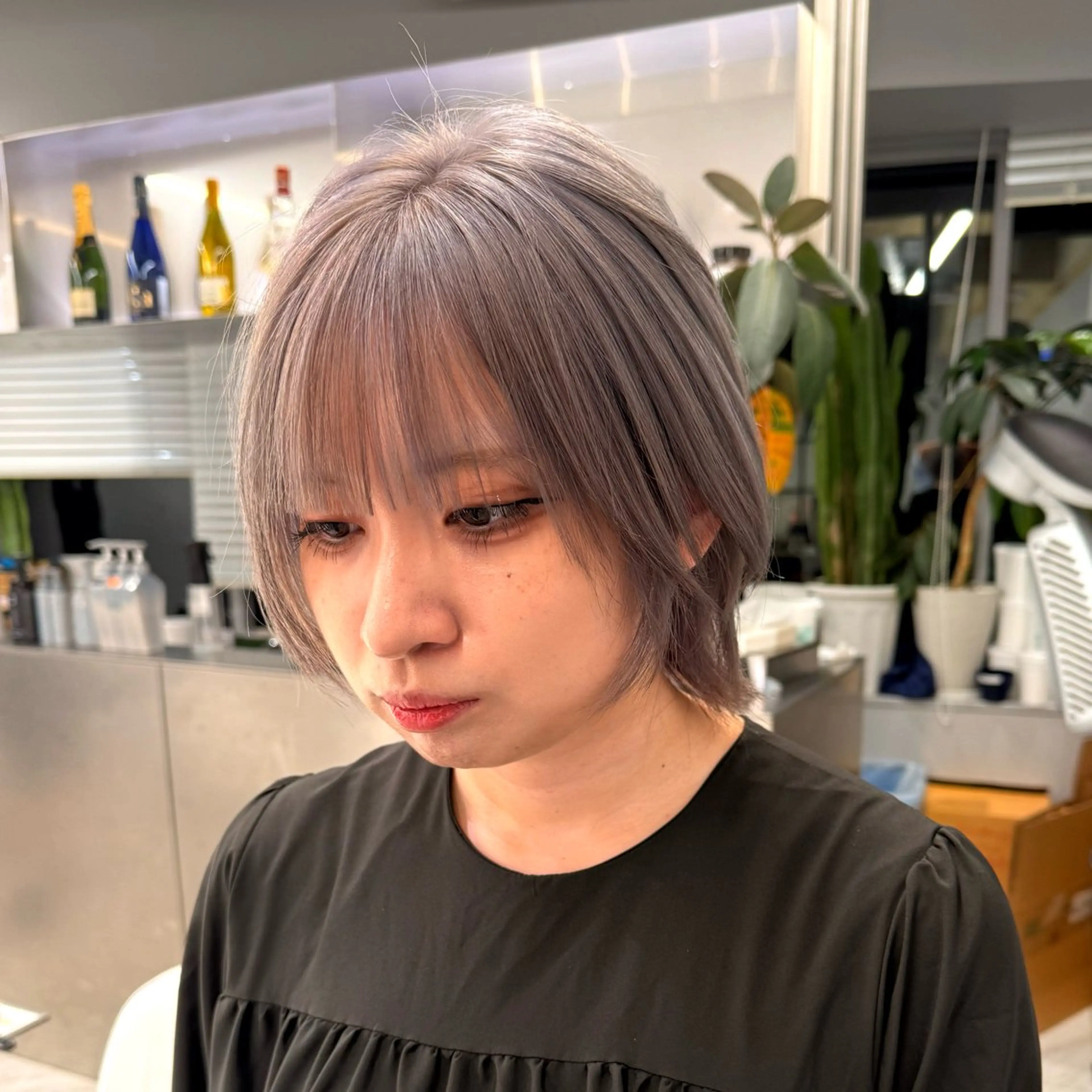 ショート カラー カット ヘアカラー トリートメント ハイトーンレイヤー 顔まわりSOTAのヘアスタイル