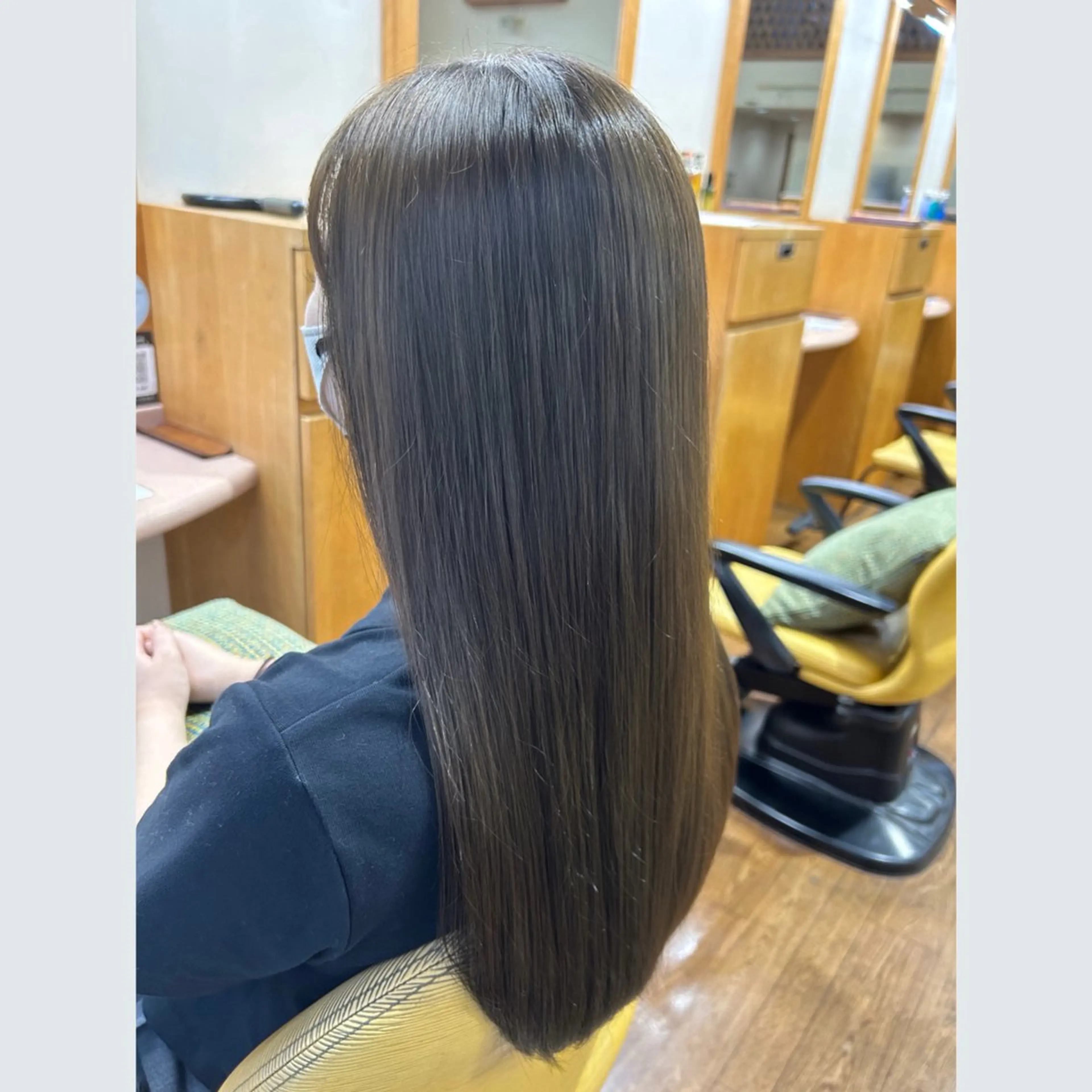 ロング カラー オリーブカラー カット ヘアカラー 小野 汐里のヘアスタイル