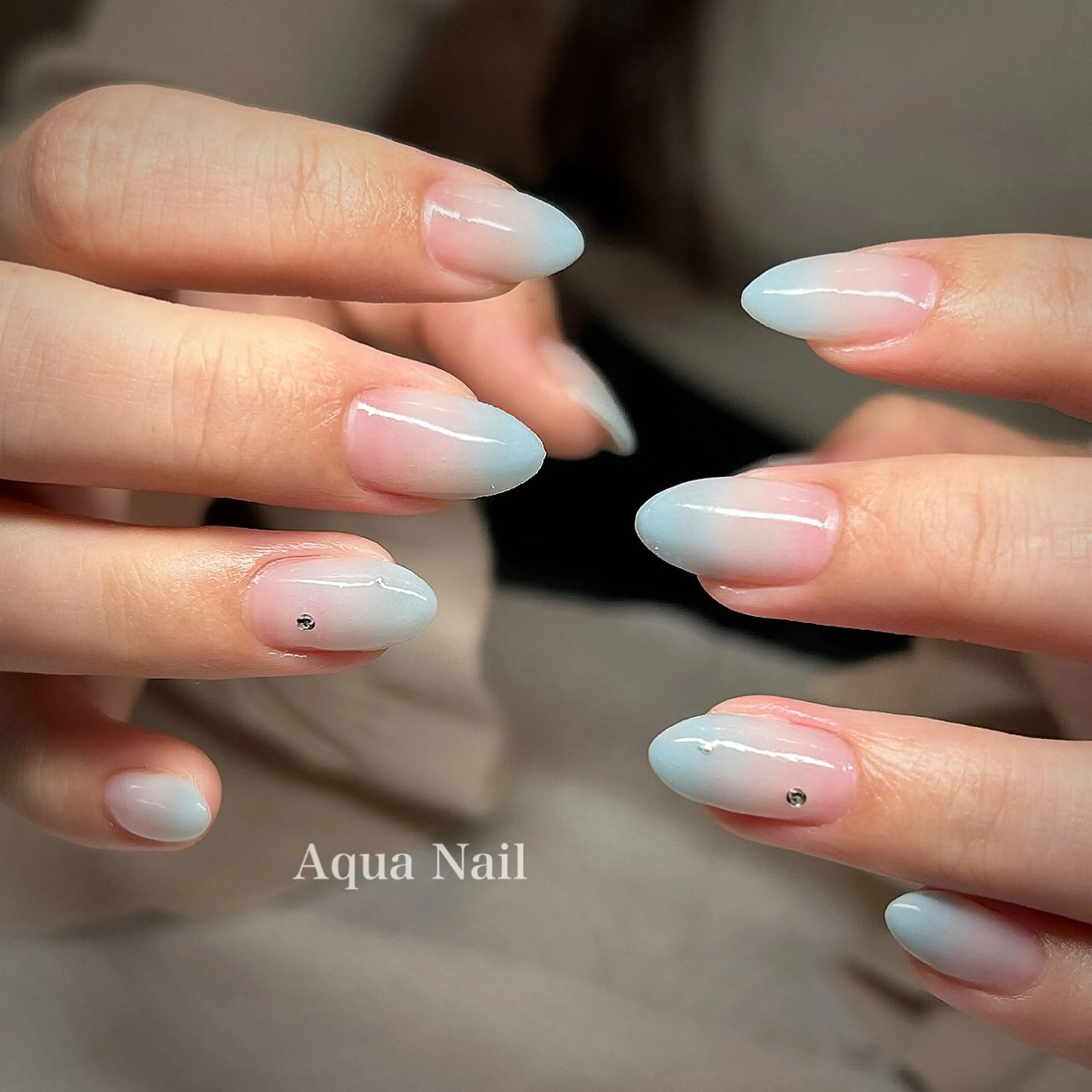 ネイル ブルー グラデーション 氷ネイル・うるうるネイル キラキラネイル 韓国ネイル ハンドネイル AQUA NAILのネイルデザイン