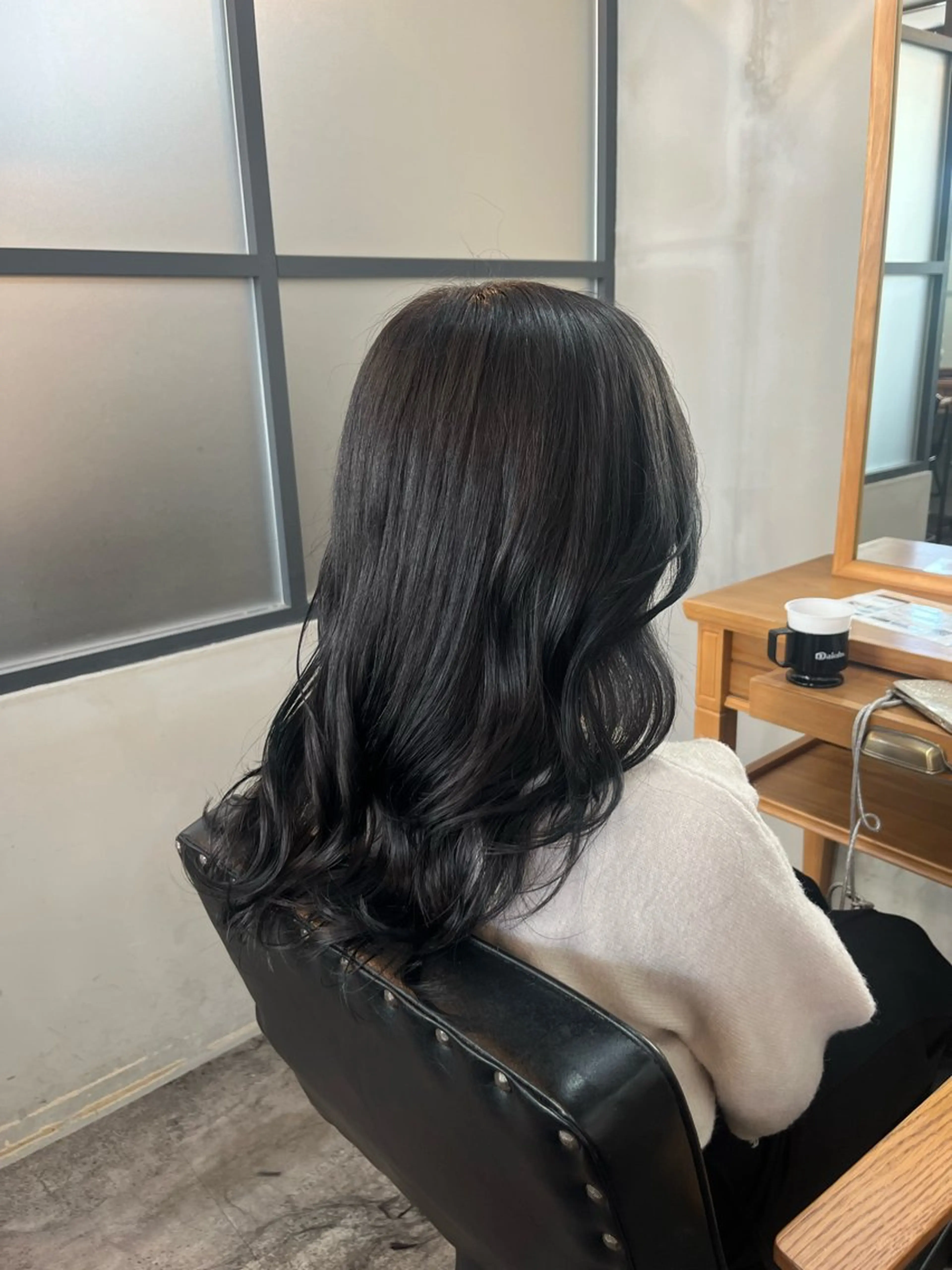 カラー 透明感カラー ダークグレー ダークグレージュ グレージュ 栗本 陽香/顔周りレ イヤー/透明感カラーのヘアスタイル