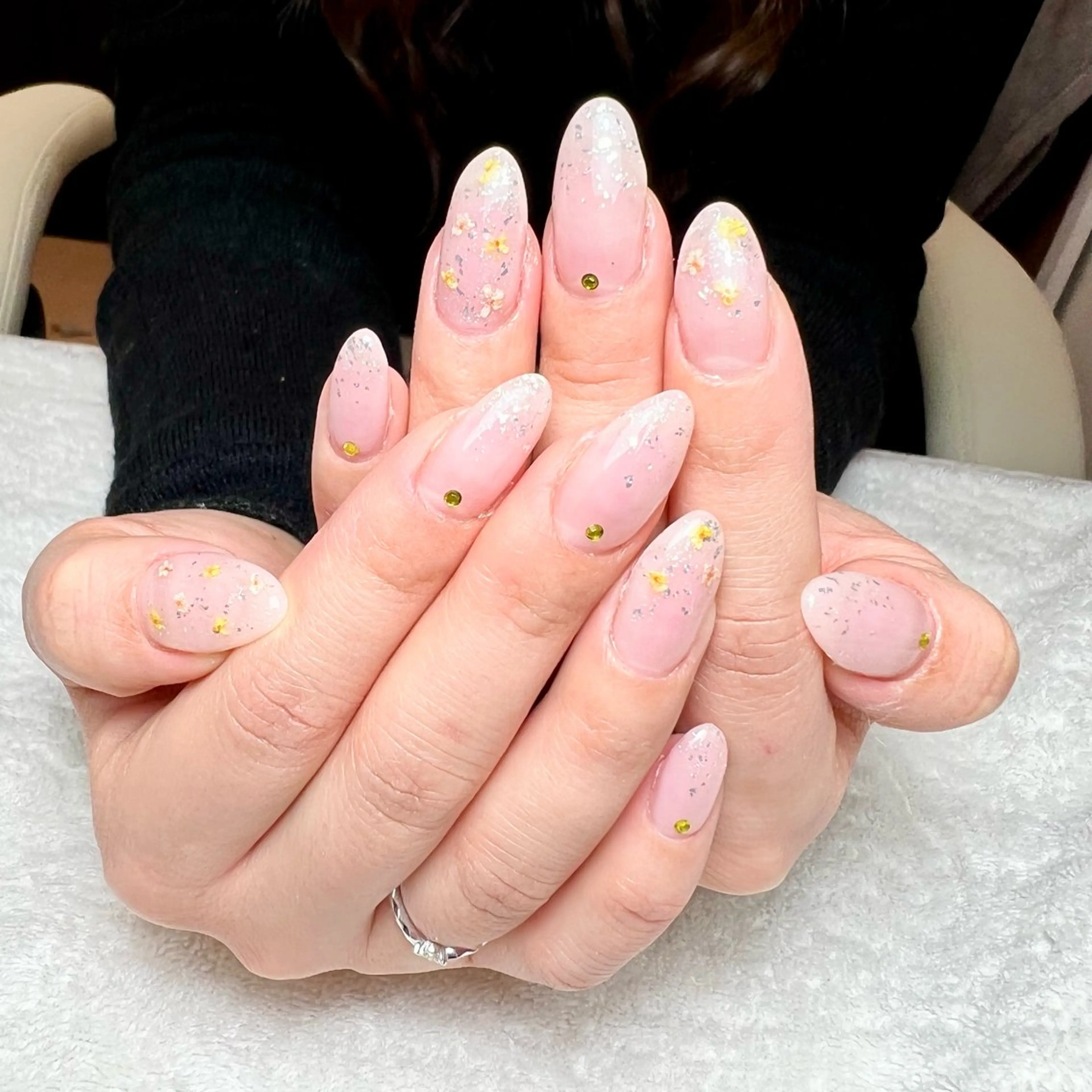 ネイル 春ネイル ハンドネイル COCO +のエステ・リラクイメージ