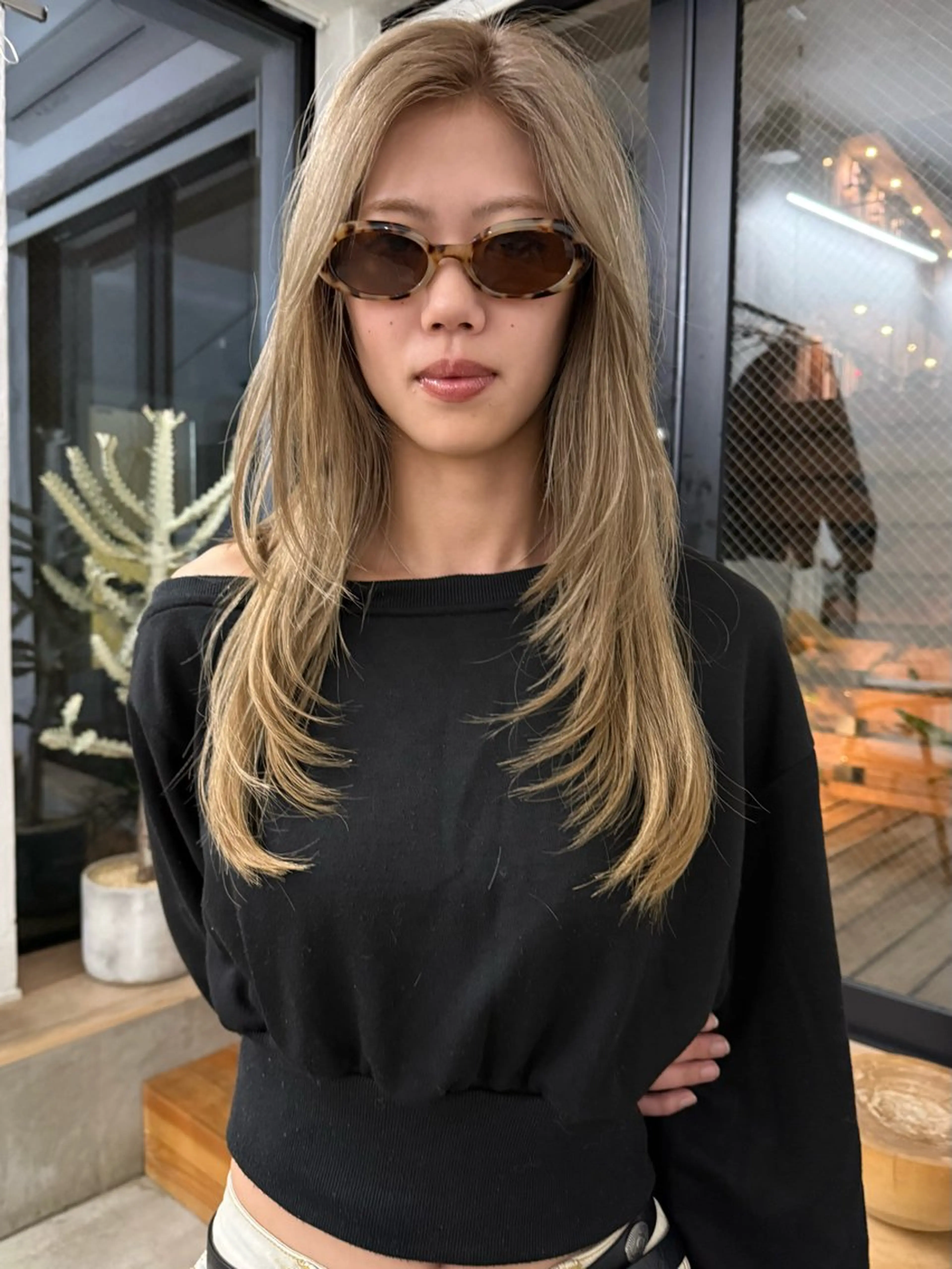 ロング ヘアカラー イシイ モエカのヘアスタイル