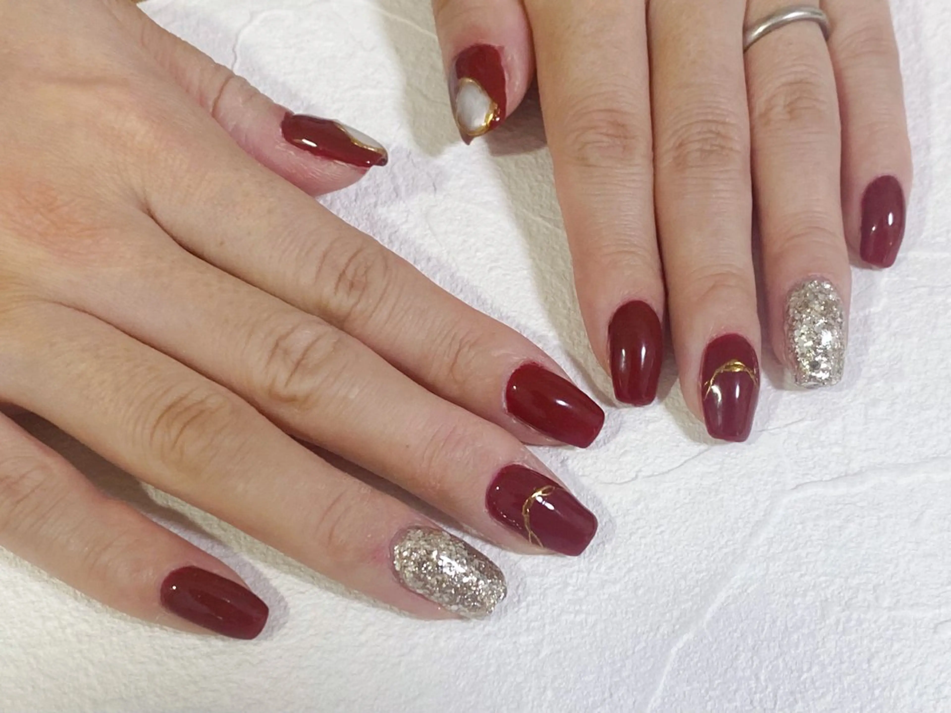 ネイル オーロラネイル ボルドー フットネイル フレンチネイル ジェルネイル mogunail &blowのネイルデザイン