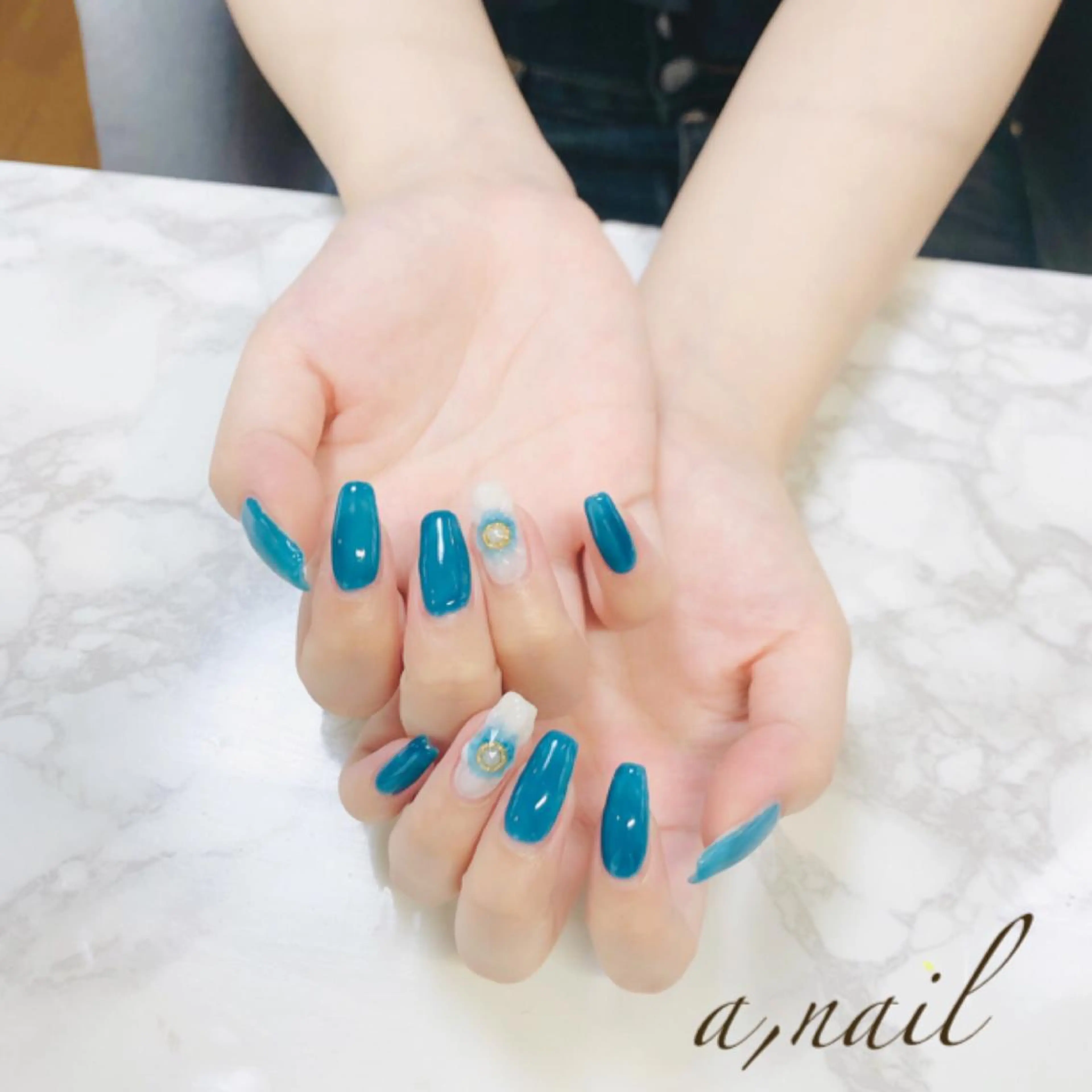 ネイル フットネイル ジェルネイル グラデーション ラメ(グリッター) ラメグラデーション ハンドネイル ネイルサロン エーネイルのネイルデザイン