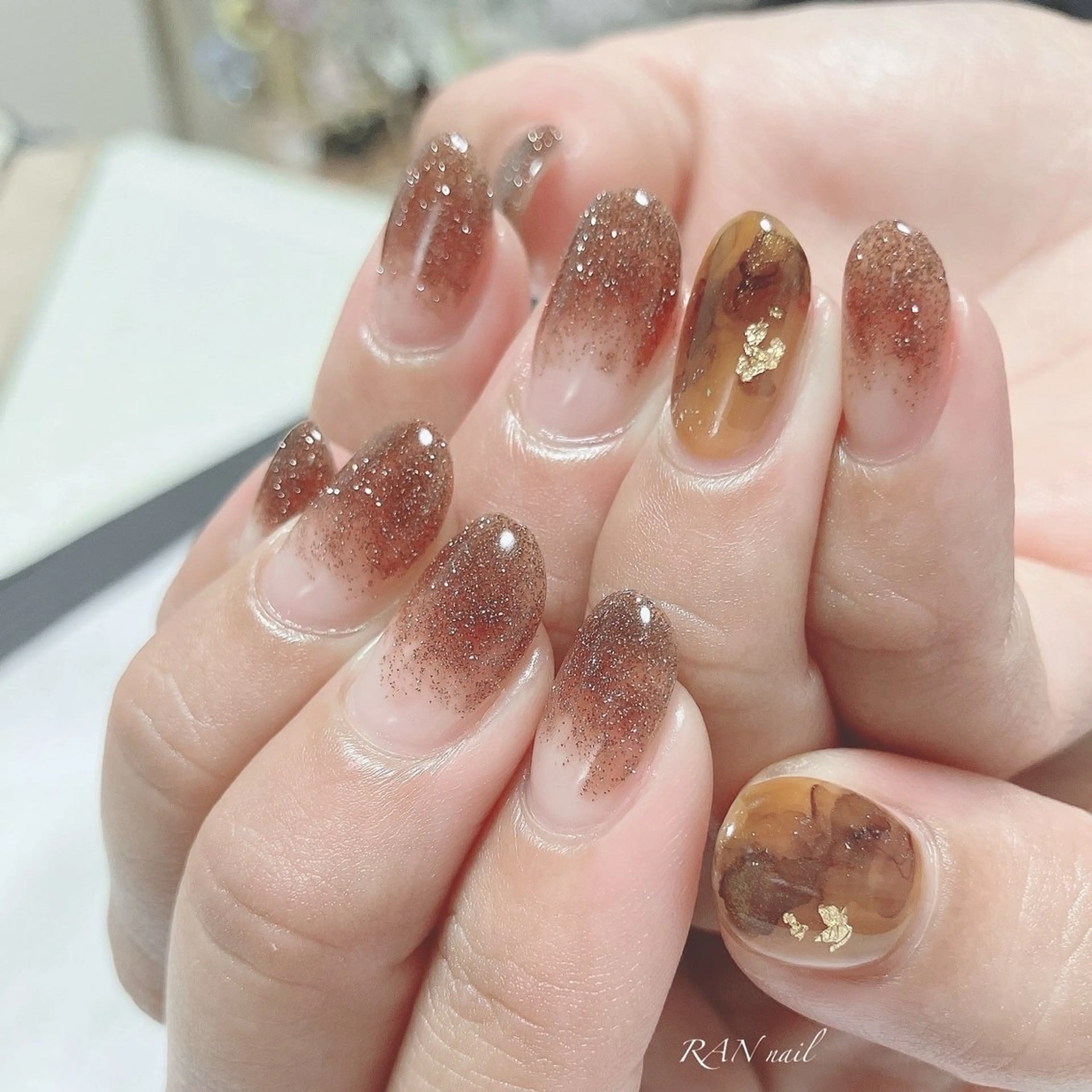 ネイル アートネイル べっ甲ネイル ブラウン ジェルネイル キラキラネイル ハンドネイル フットネイル RAN nailのネイルデザイン